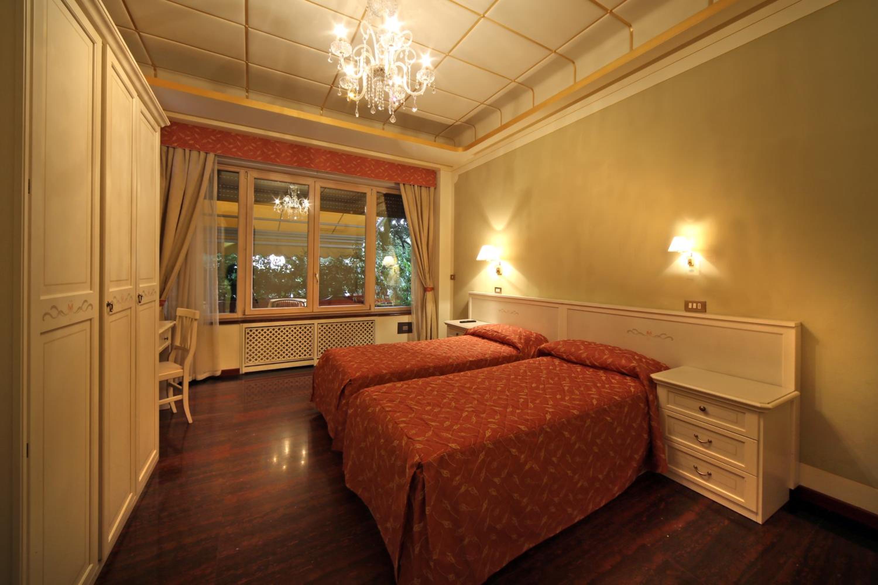 Double or Twin Room photo 2