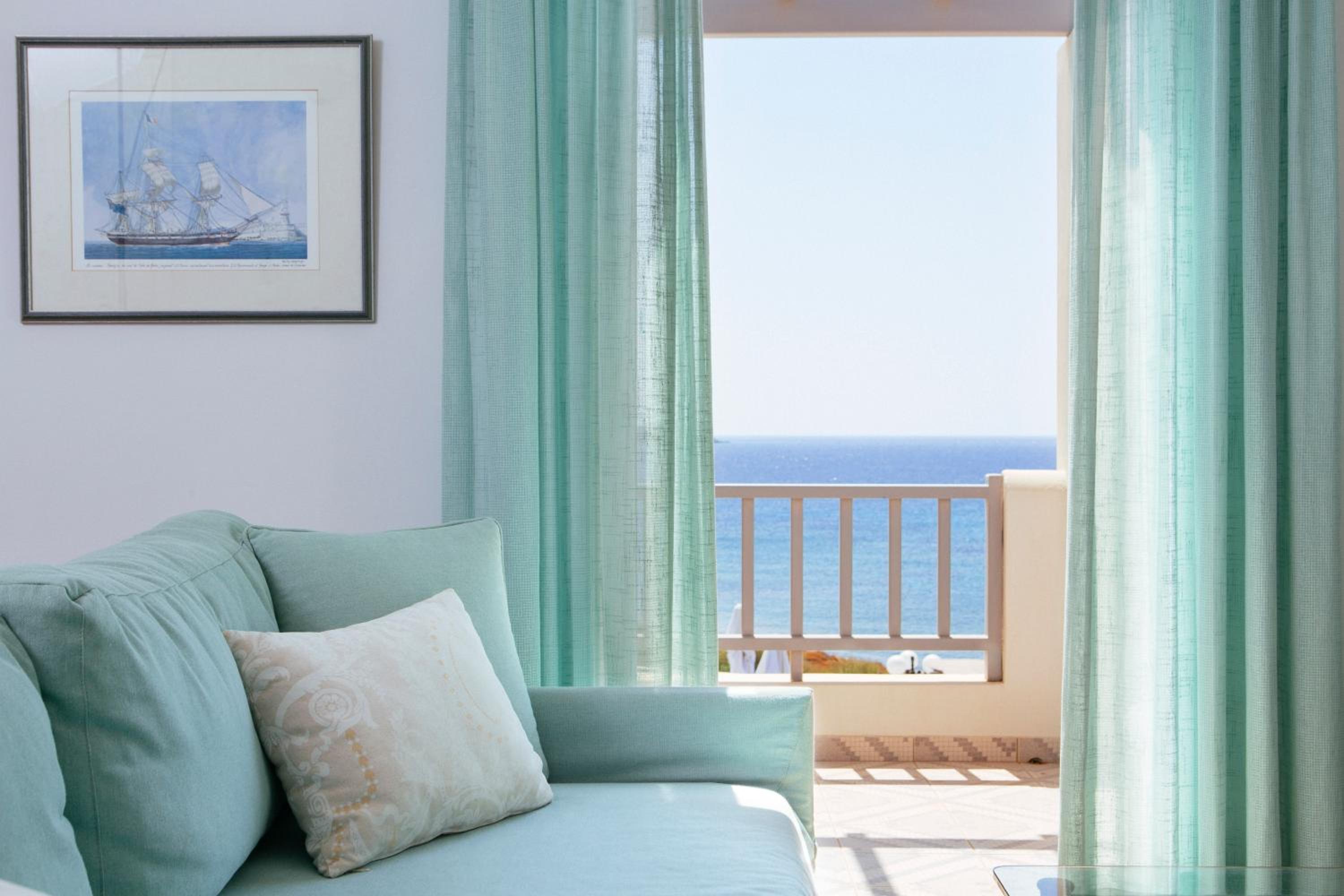 Superior Suite with Sea View (2-4 Adults) - Photo 3