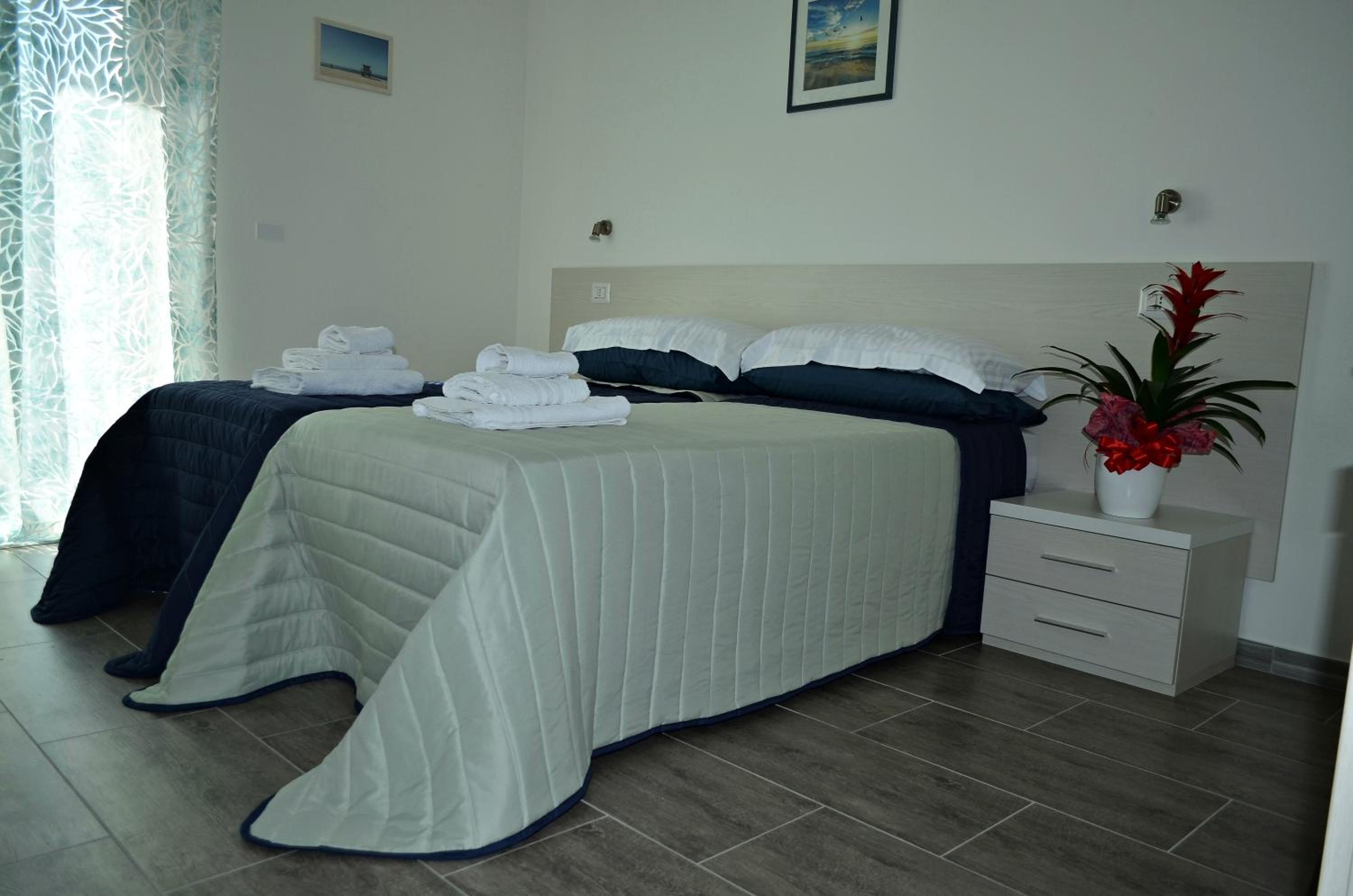 Deluxe Double or Twin Room with Balcony - Photo 20