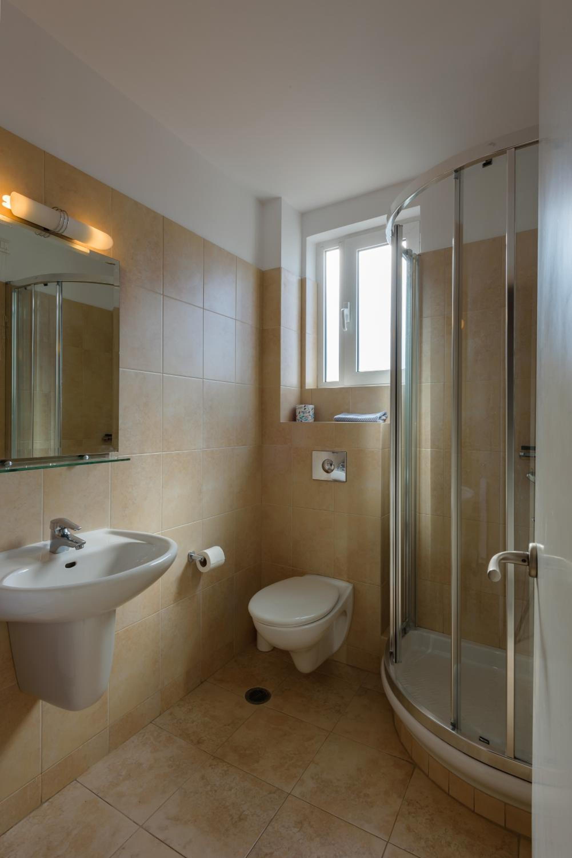 Double or Twin Room - Photo 4