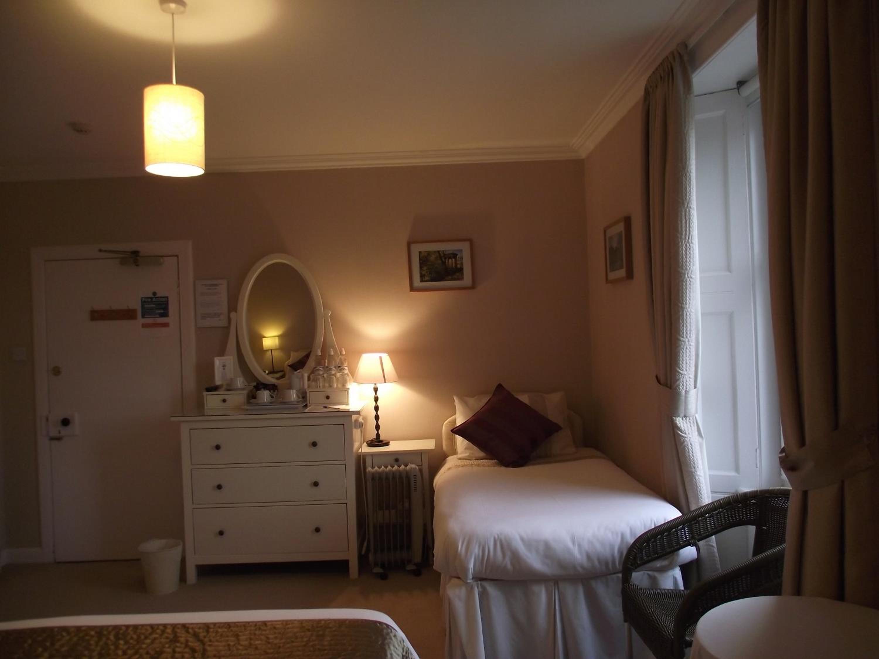 Family Room with Private Bathroom - Photo 17