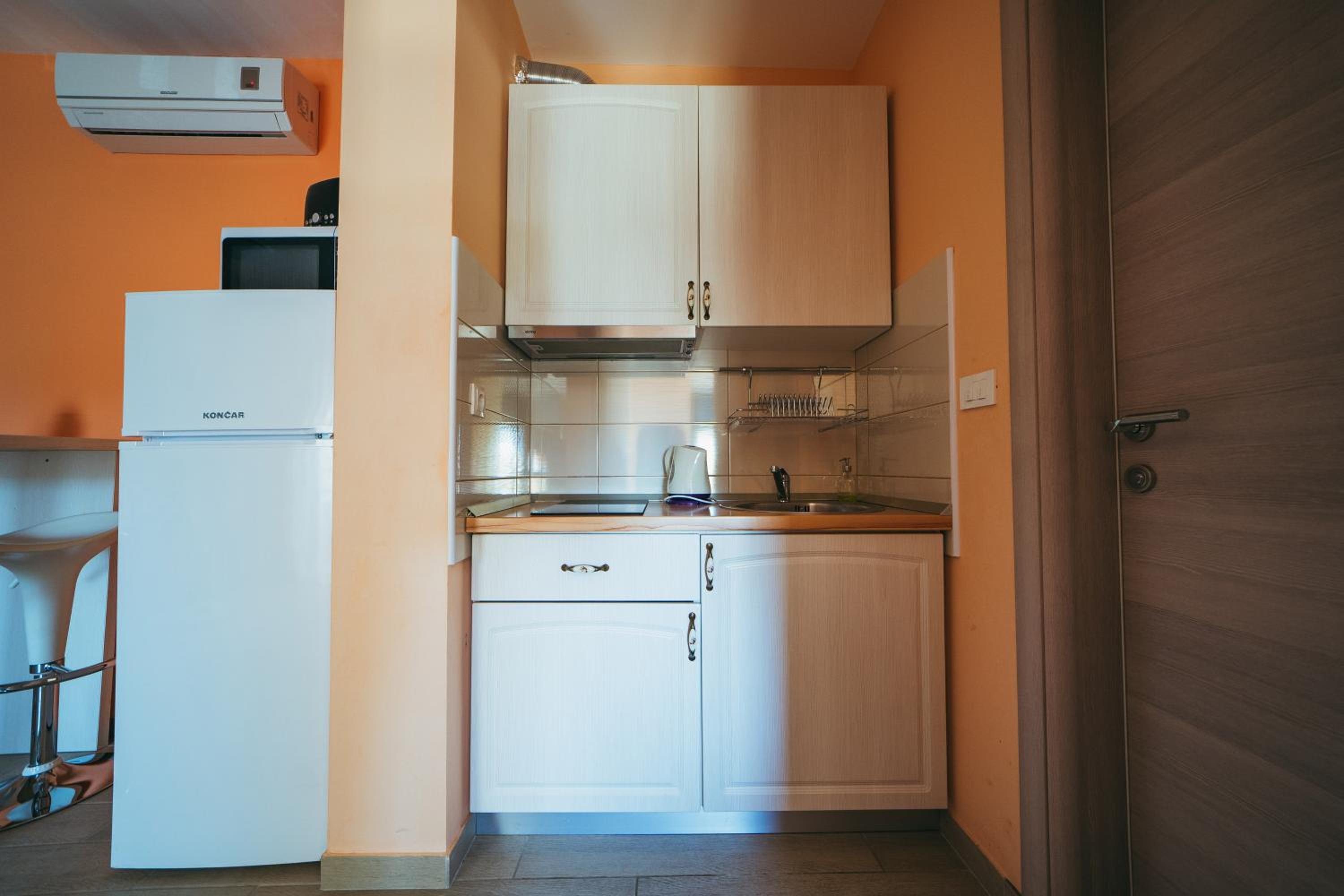 One-Bedroom Apartment photo 2