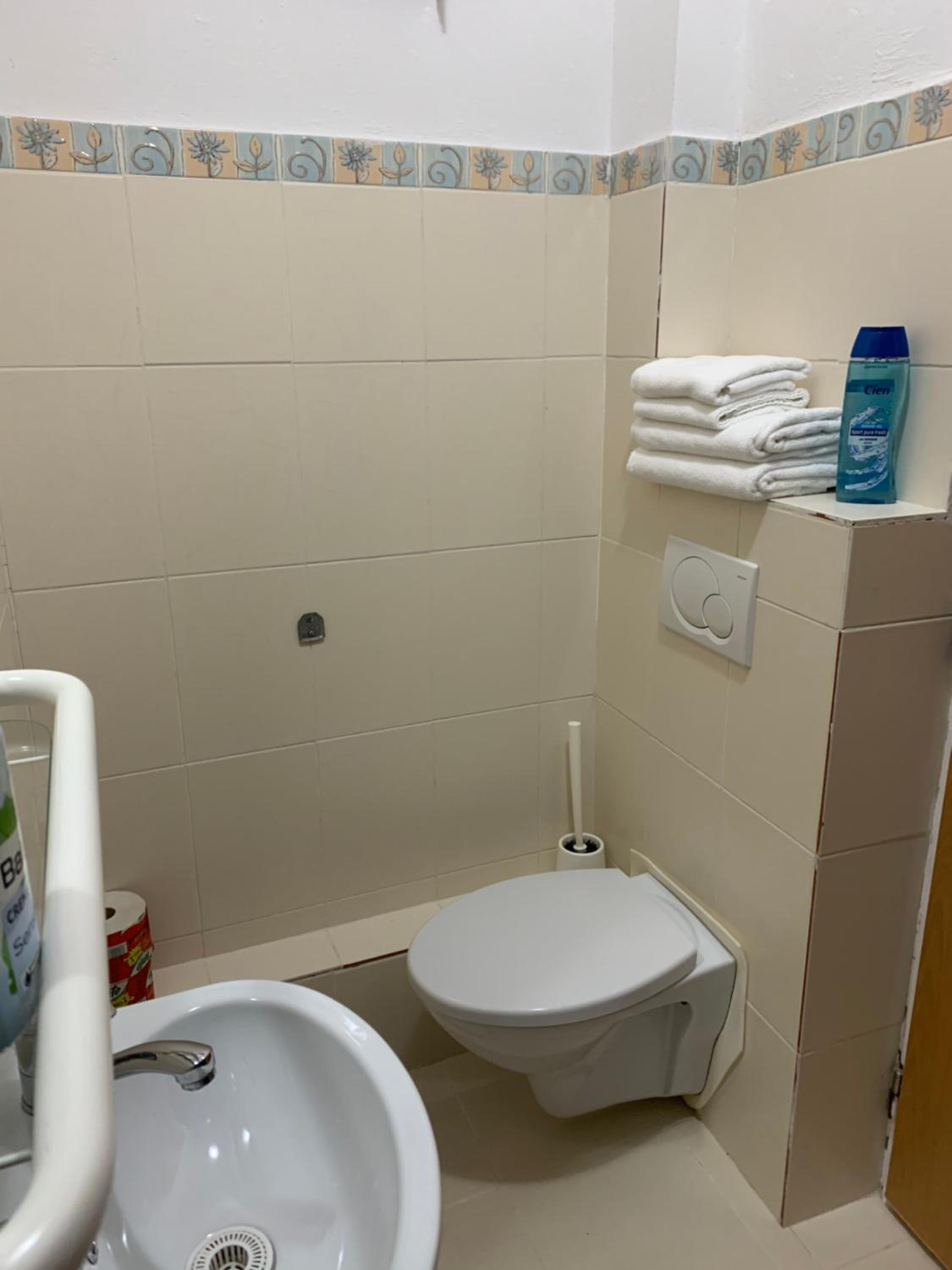 Economy Double Room - Photo 3