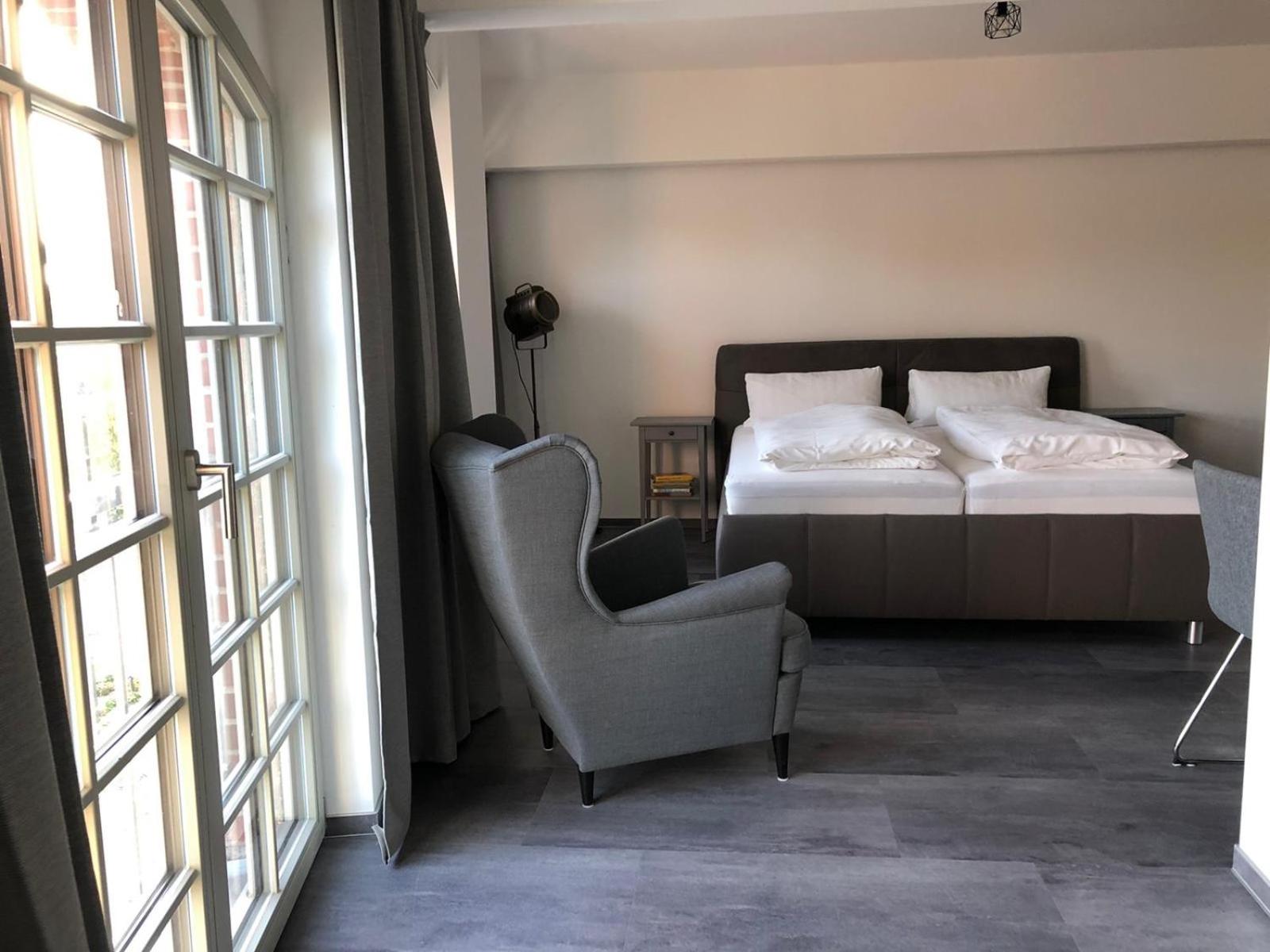 Studio Apartment - Photo 1