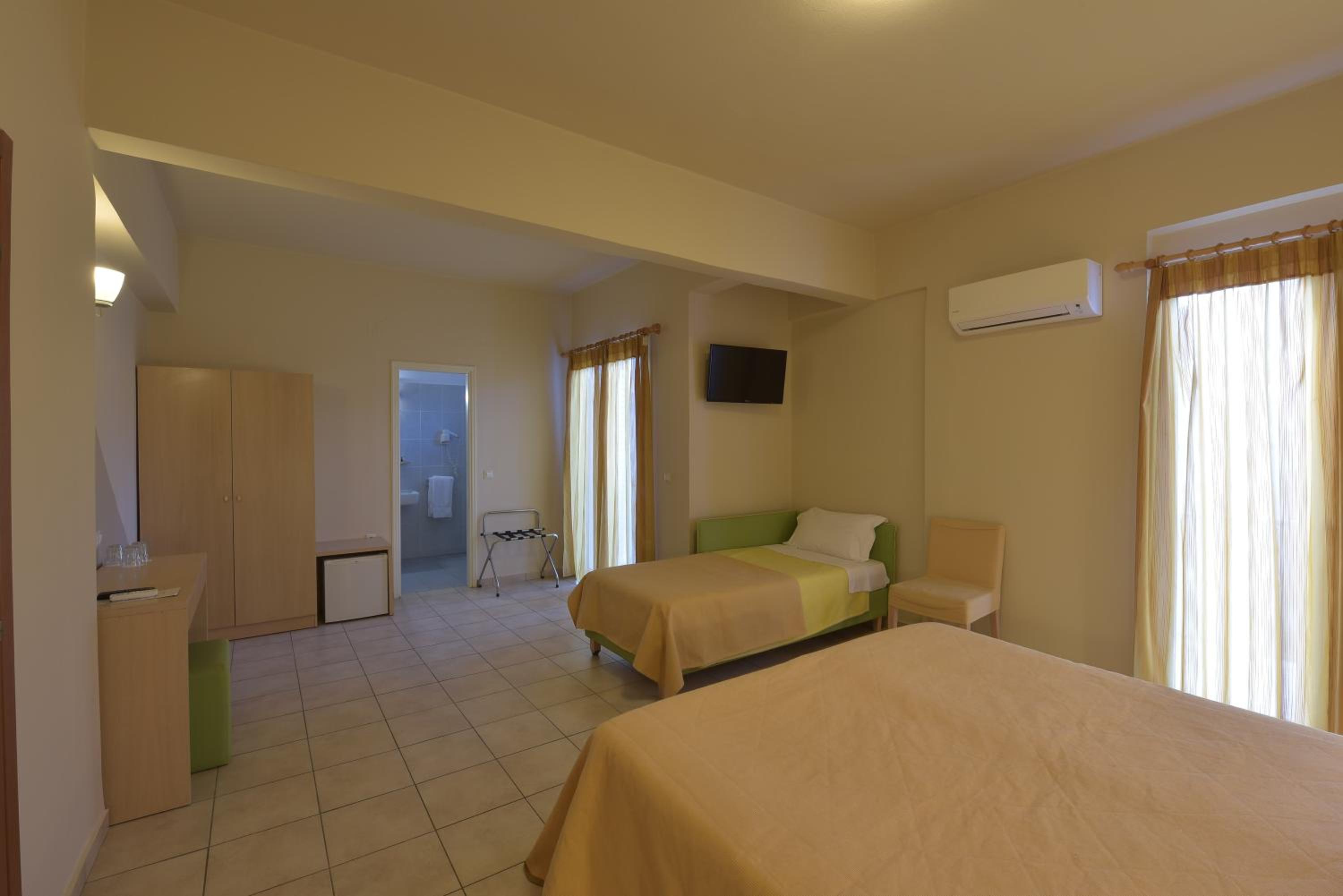 Triple Room - Photo 1