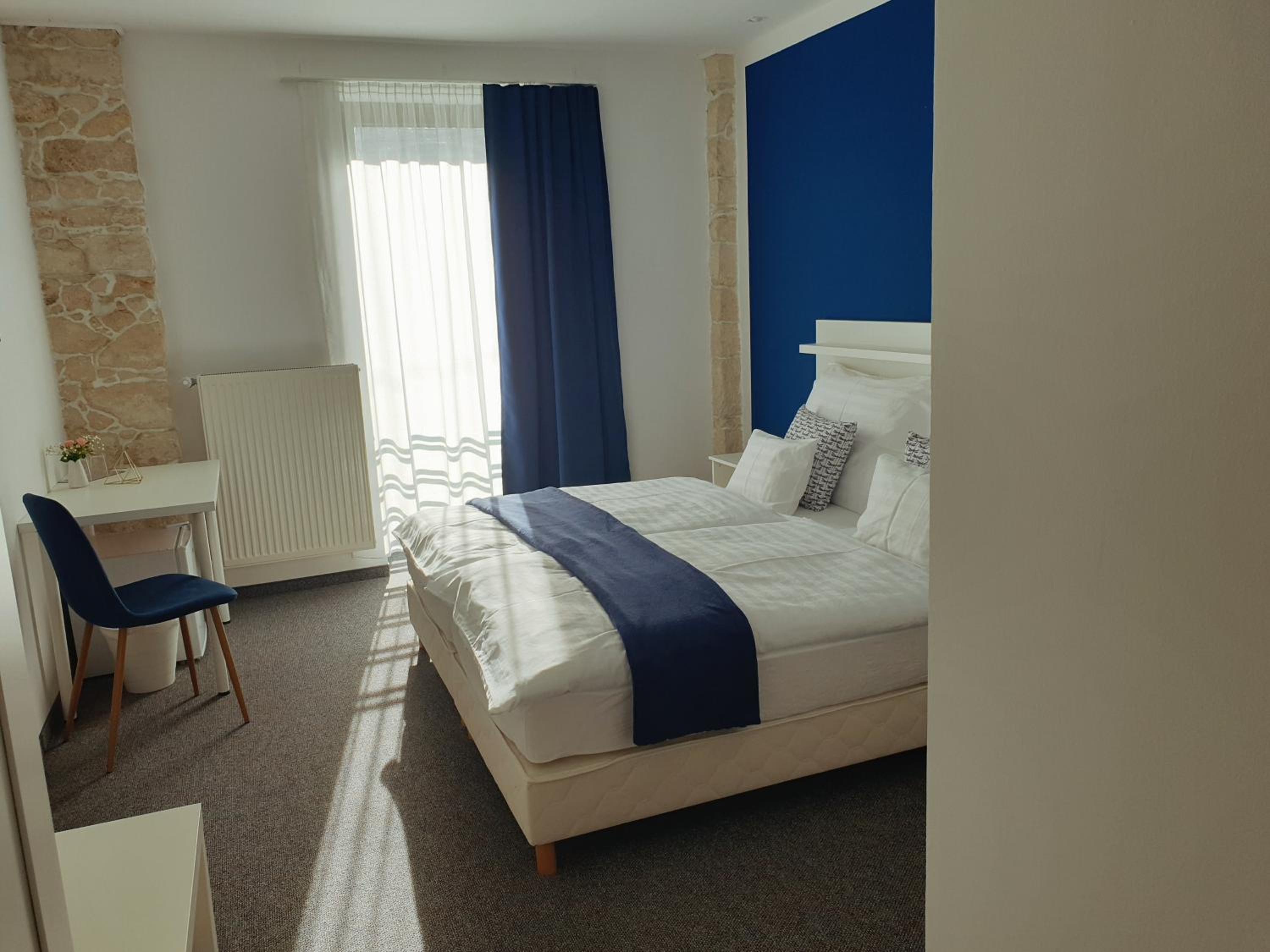 Twin Room with Bathroom photo 1