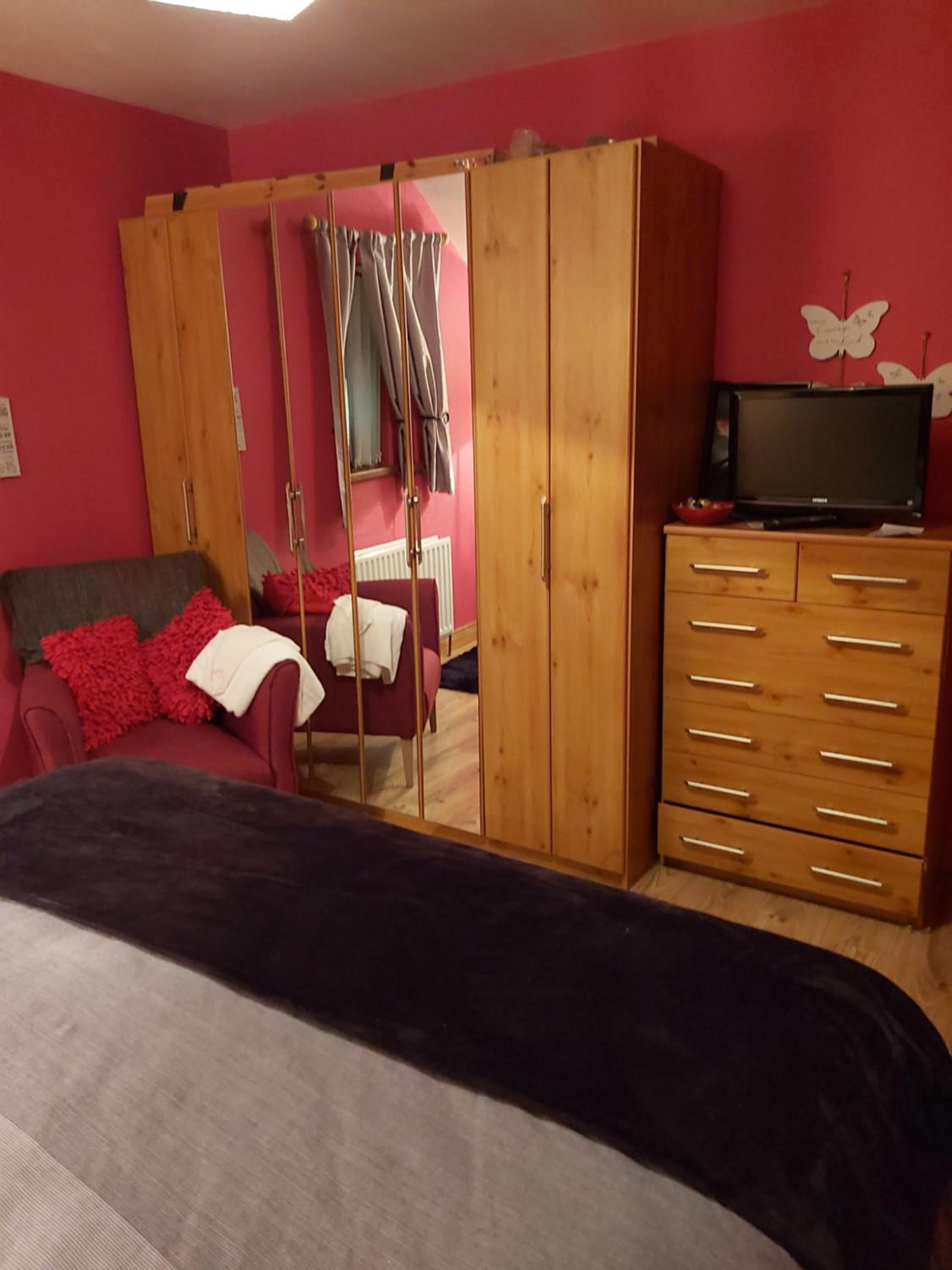 Double Room with Shared Bathroom photo 3