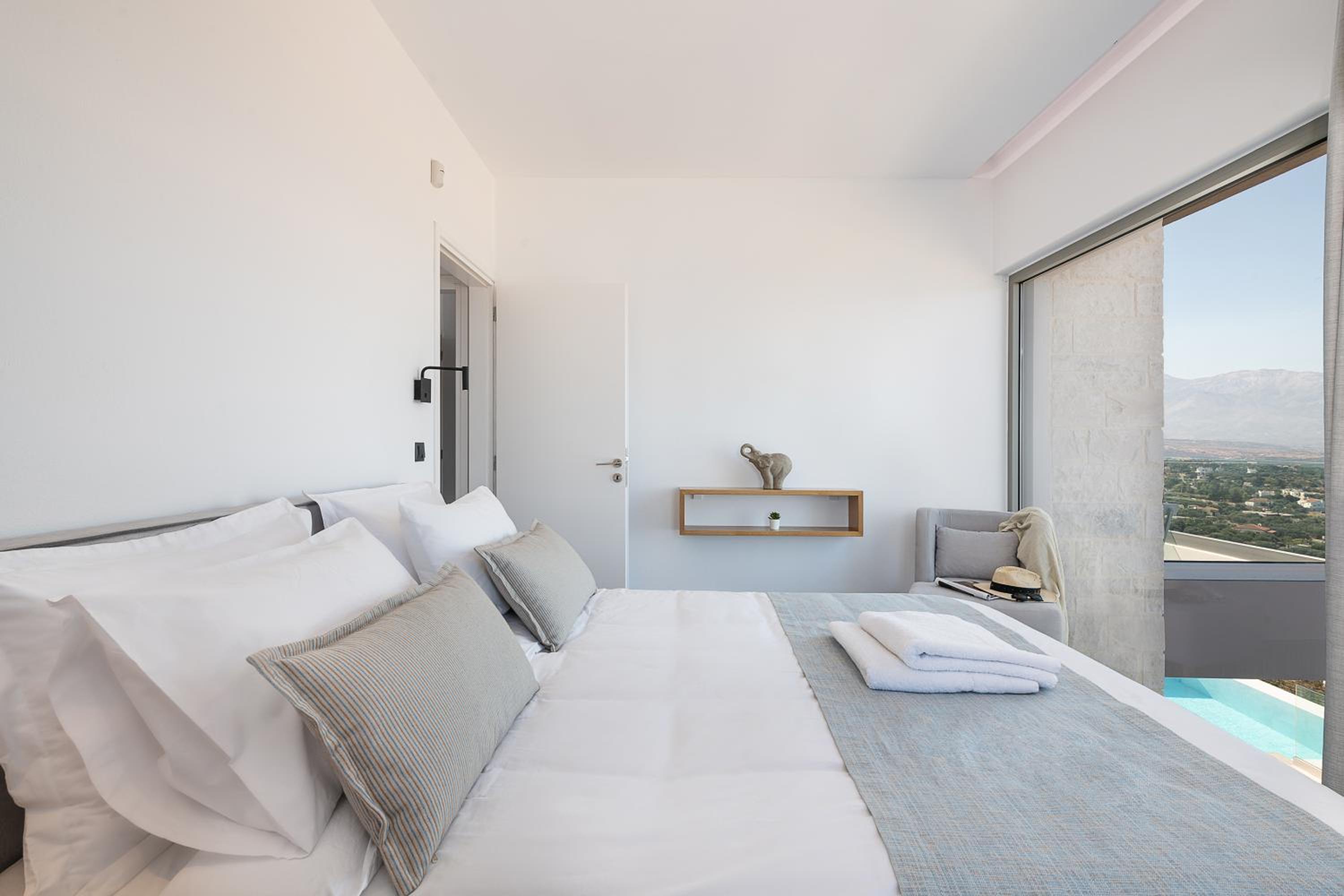 Three-Bedroom Villa photo 1