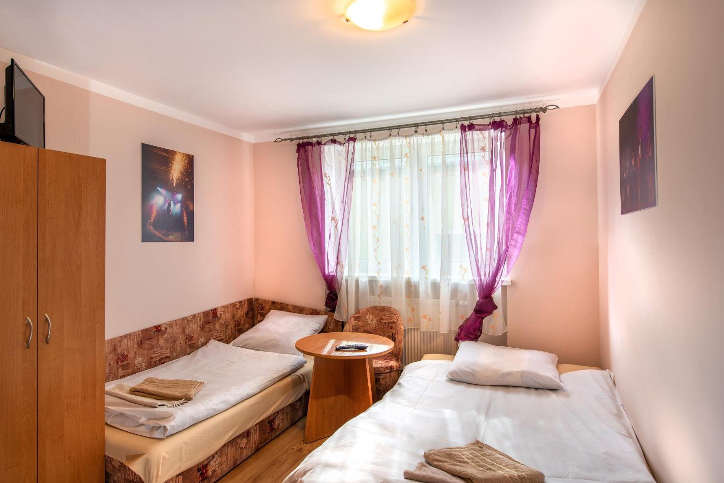 Twin Room with Private Bathroom photo 1