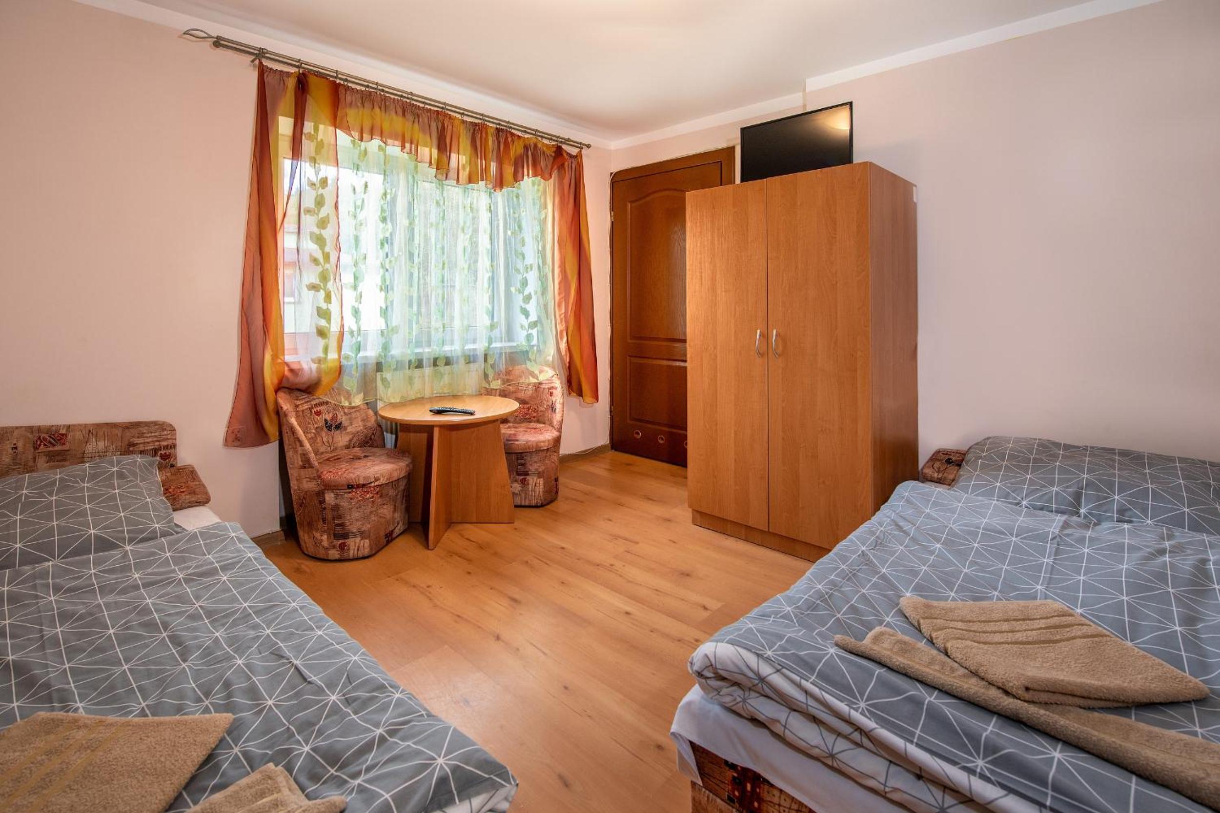 Twin Room with Private Bathroom photo 2