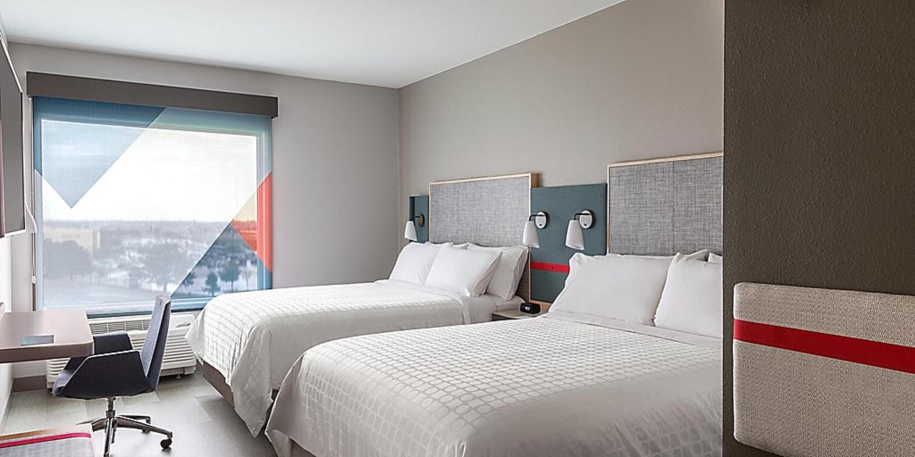 Standard Room with Two Queen Beds - Photo 14