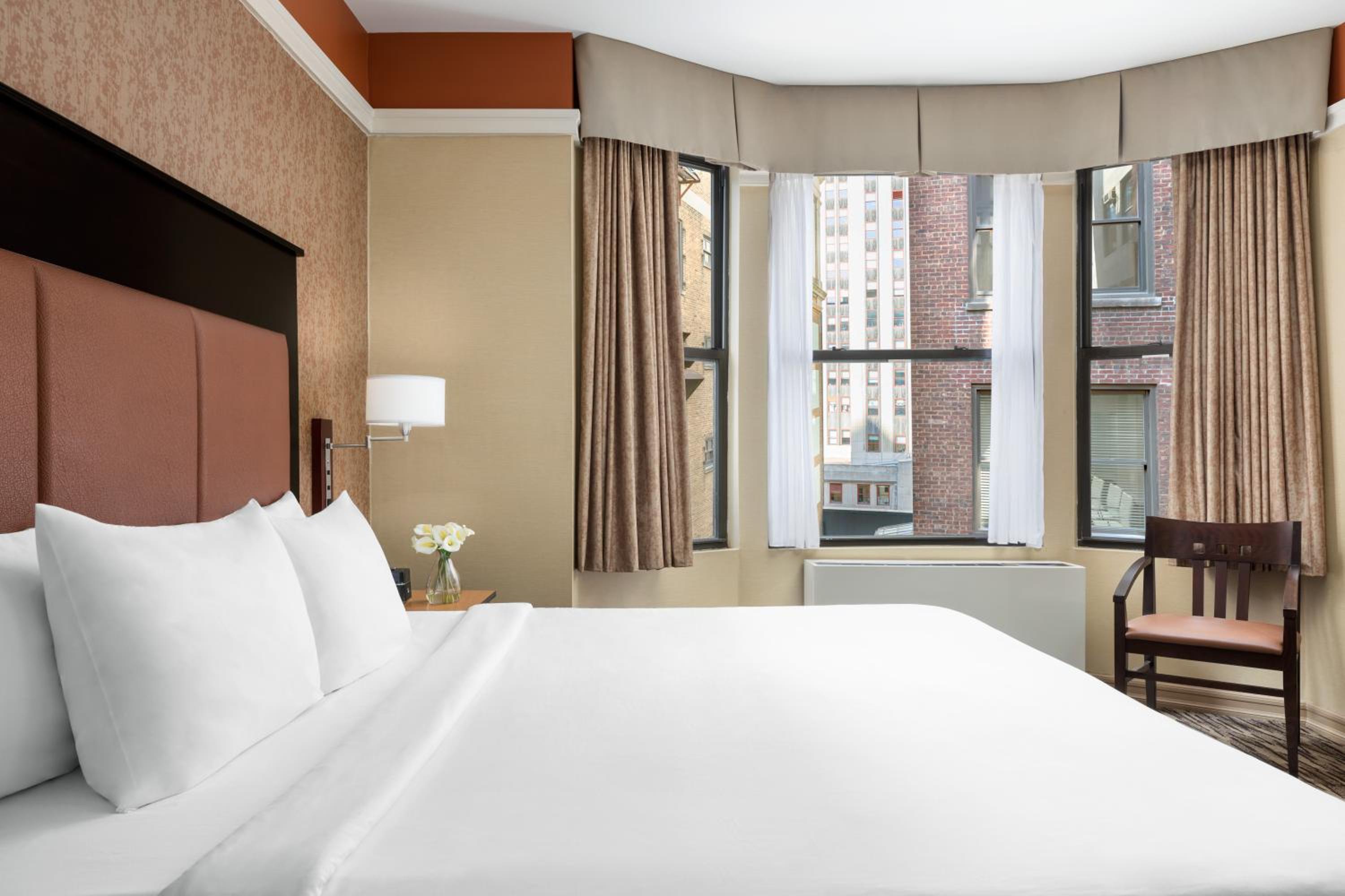 Deluxe Queen Room