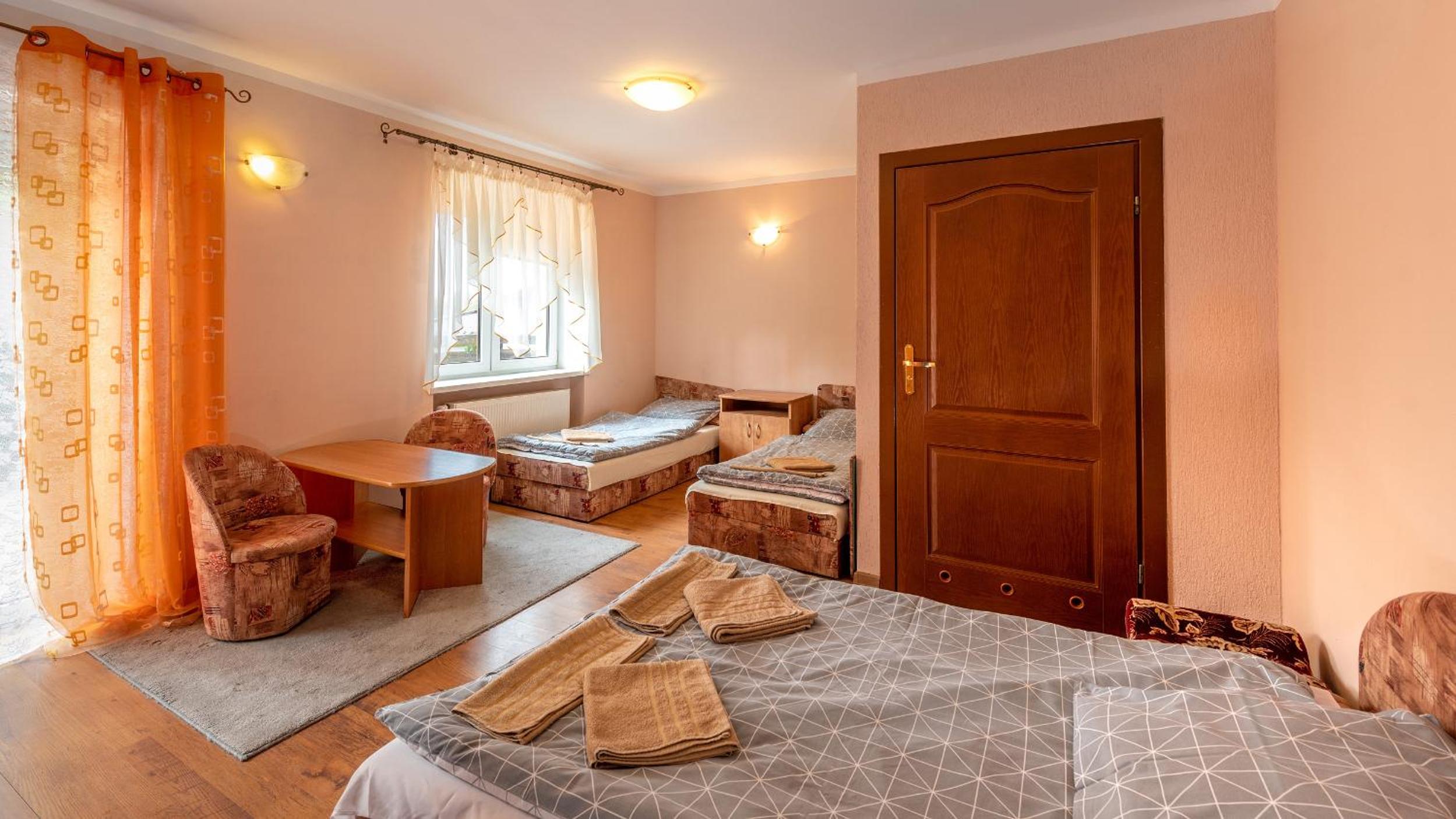 Quadruple Room with Private Bathroom photo 1