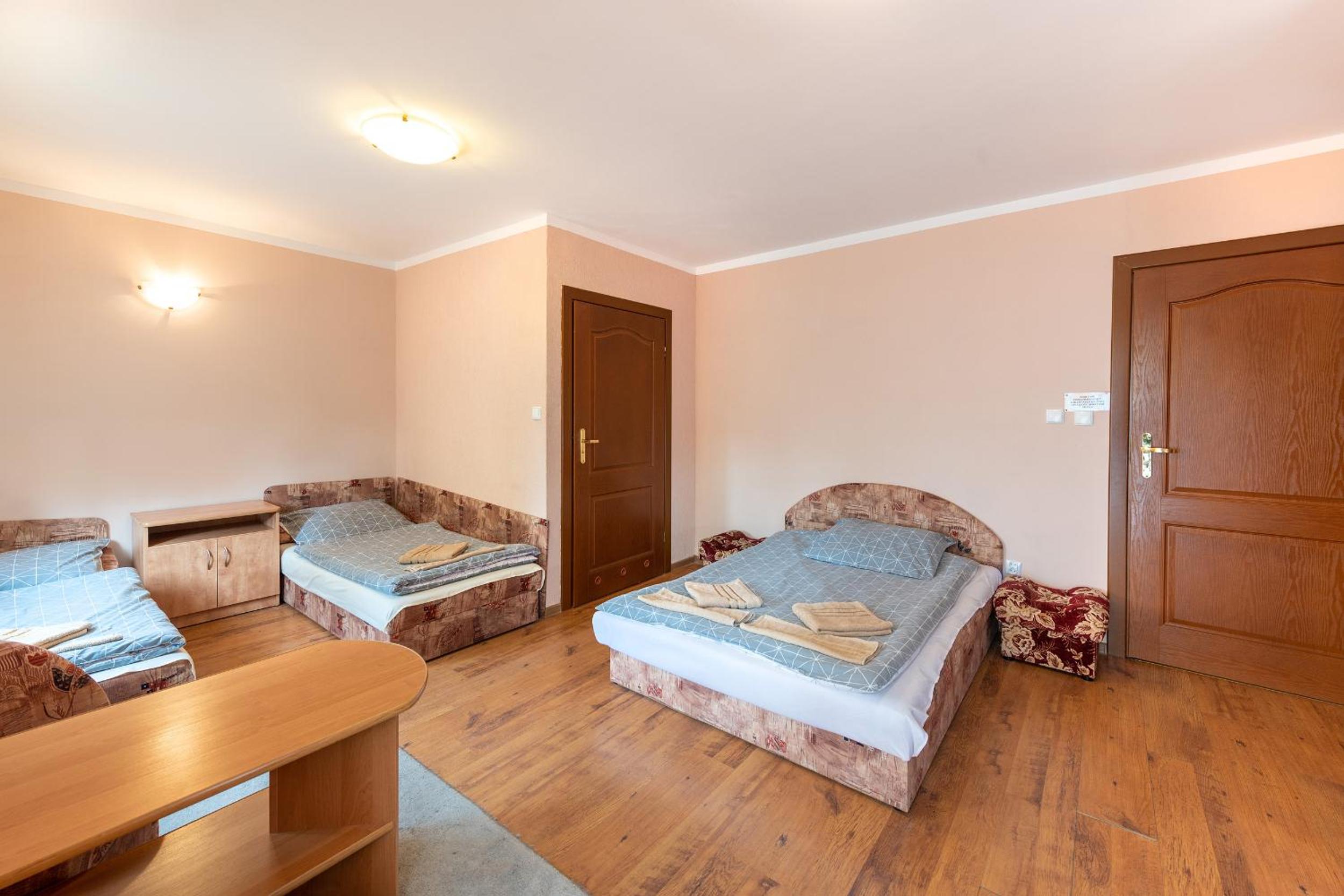 Quadruple Room with Private Bathroom photo 2