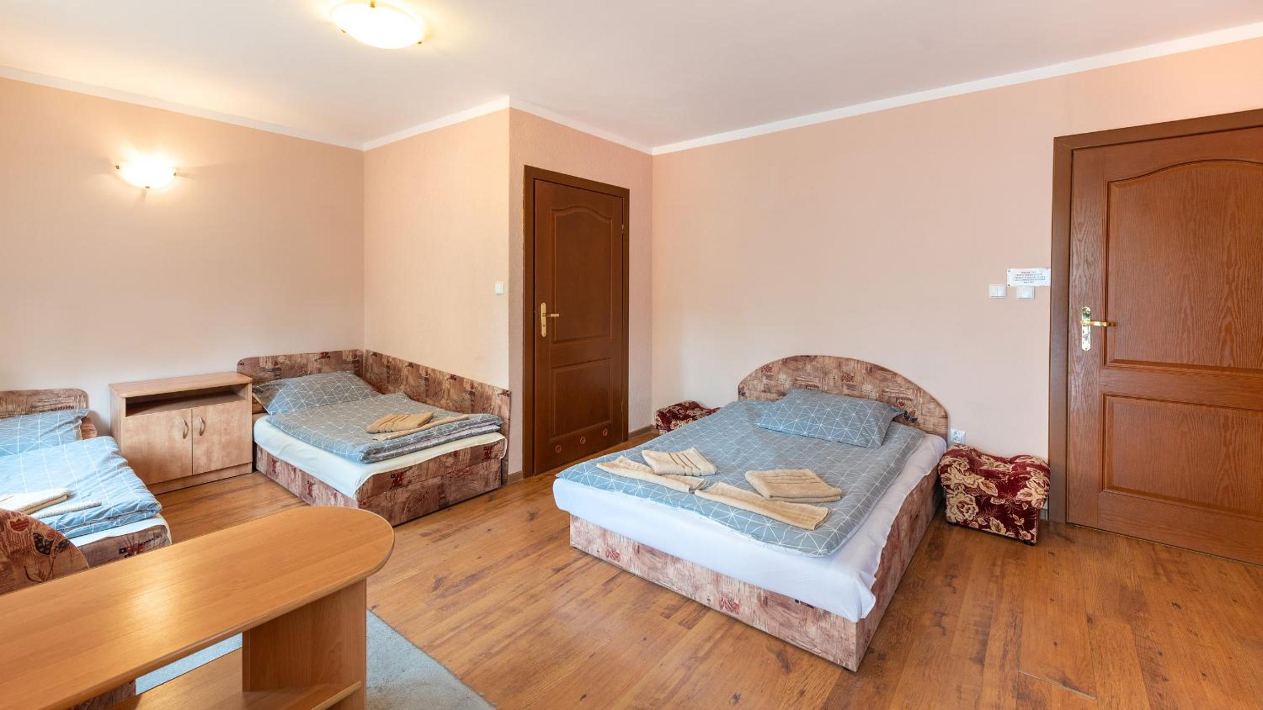 Quadruple Room with Private Bathroom photo 3