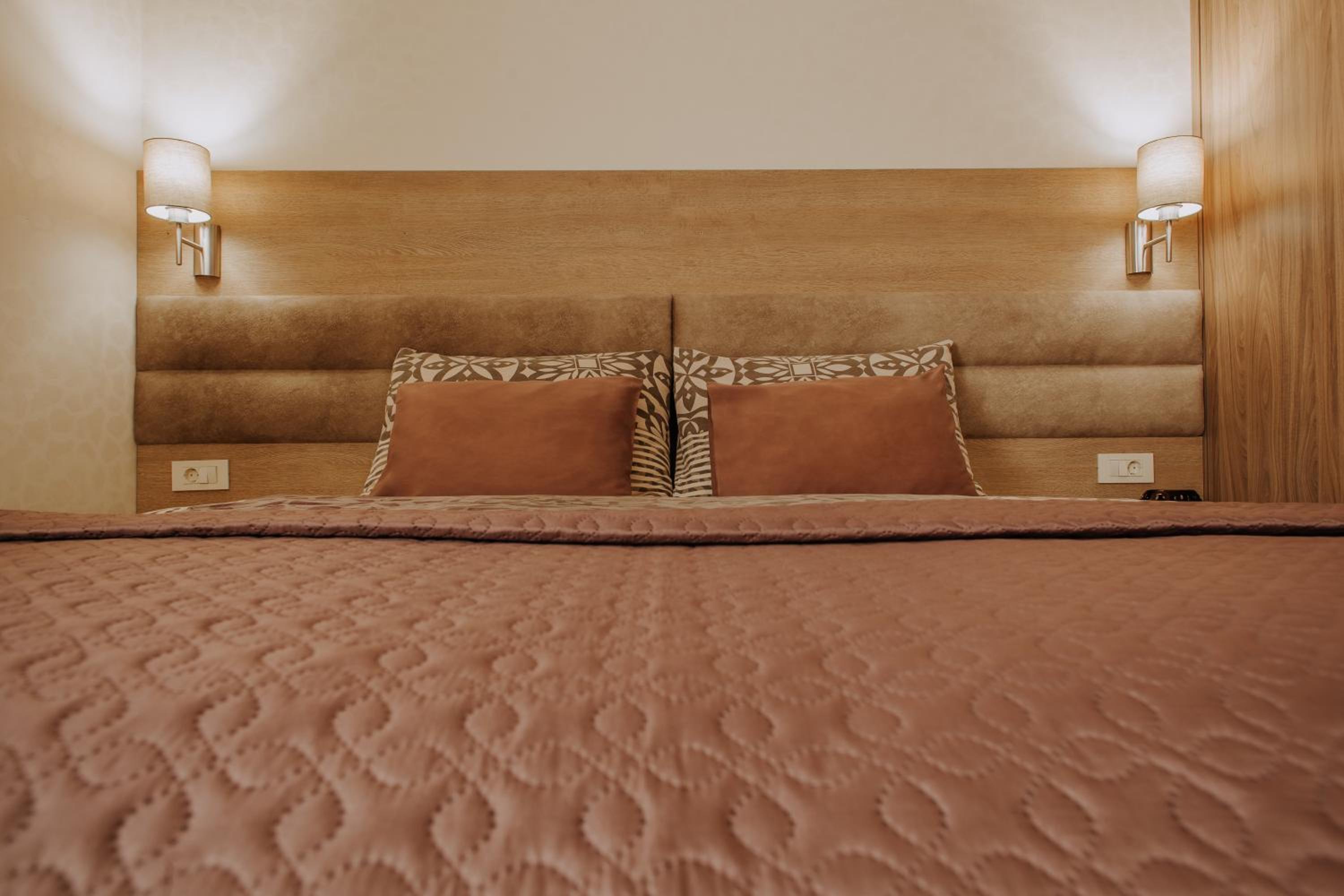 Standard Double or Twin Room - Photo 13
