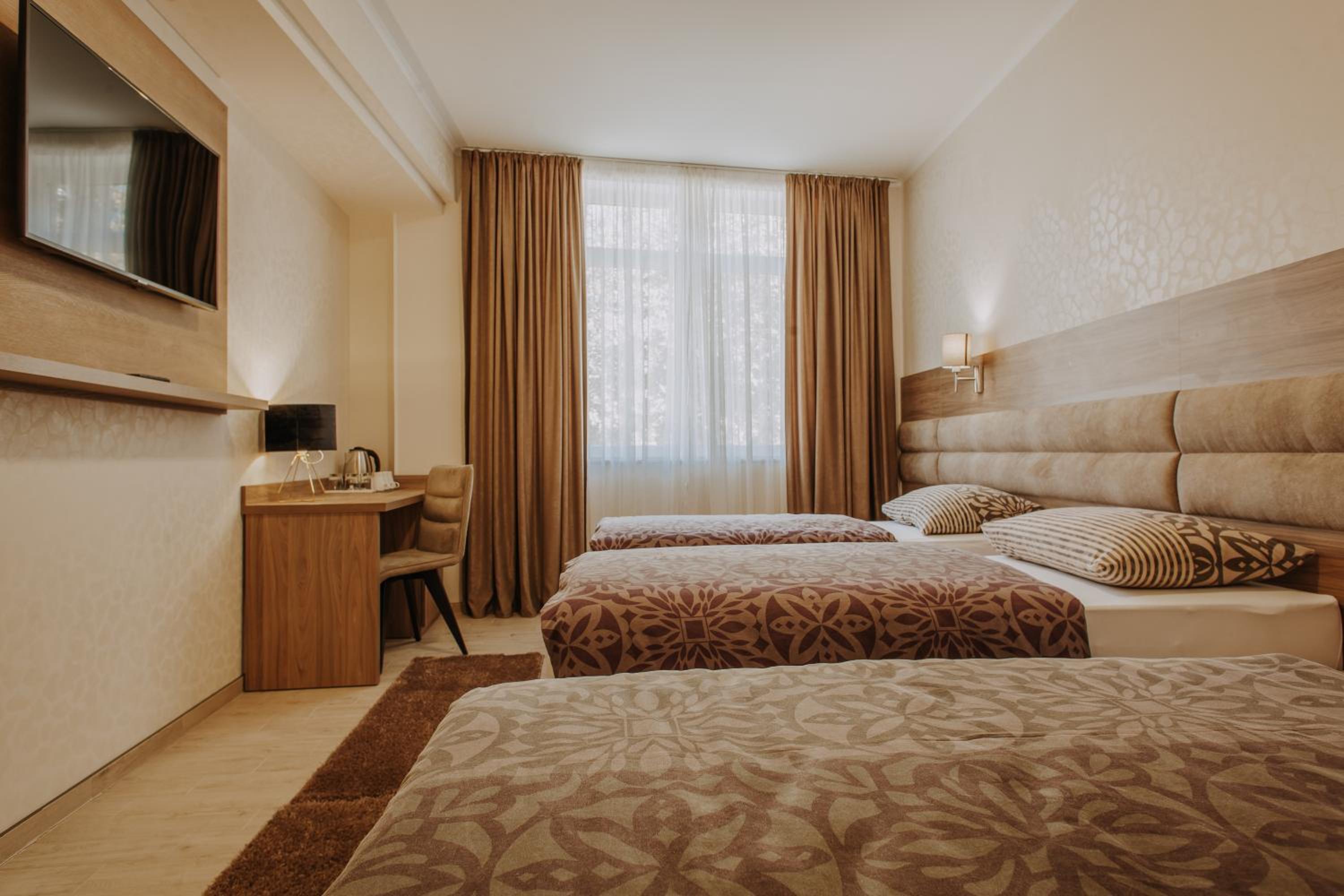Standard Triple Room - Photo 19