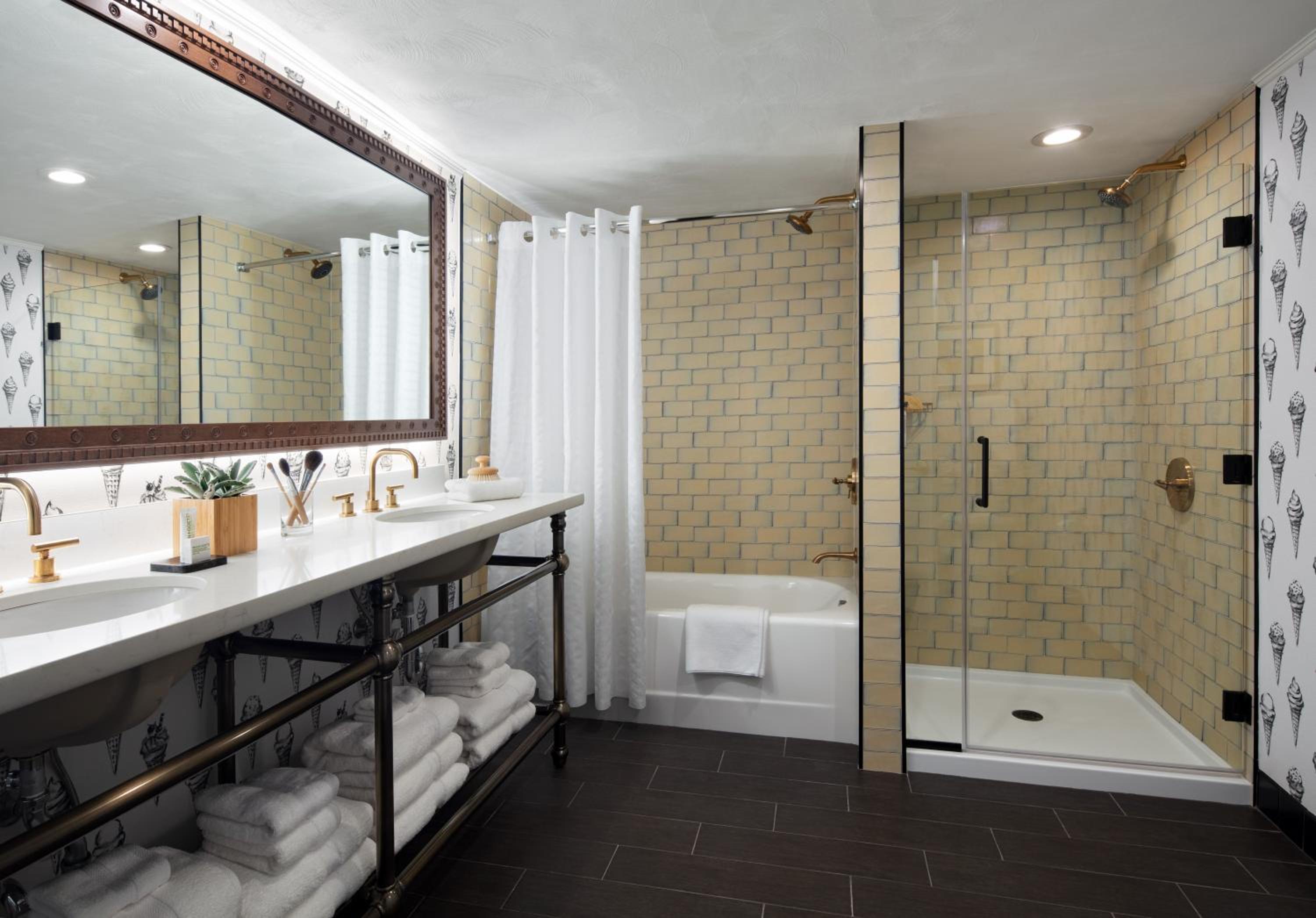 Graduate King Suite - Photo 2