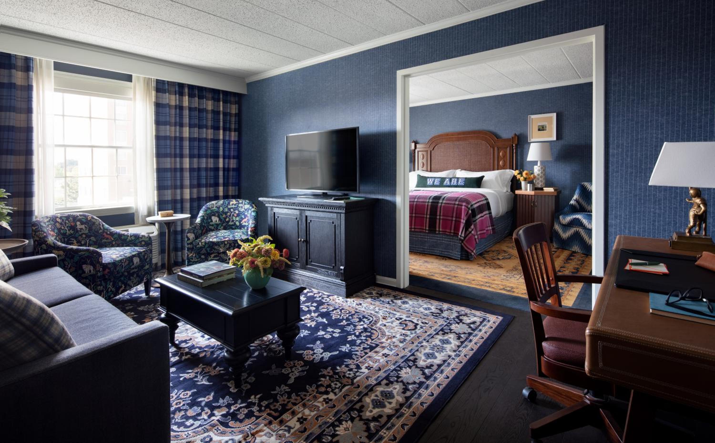 Graduate King Suite - Photo 6