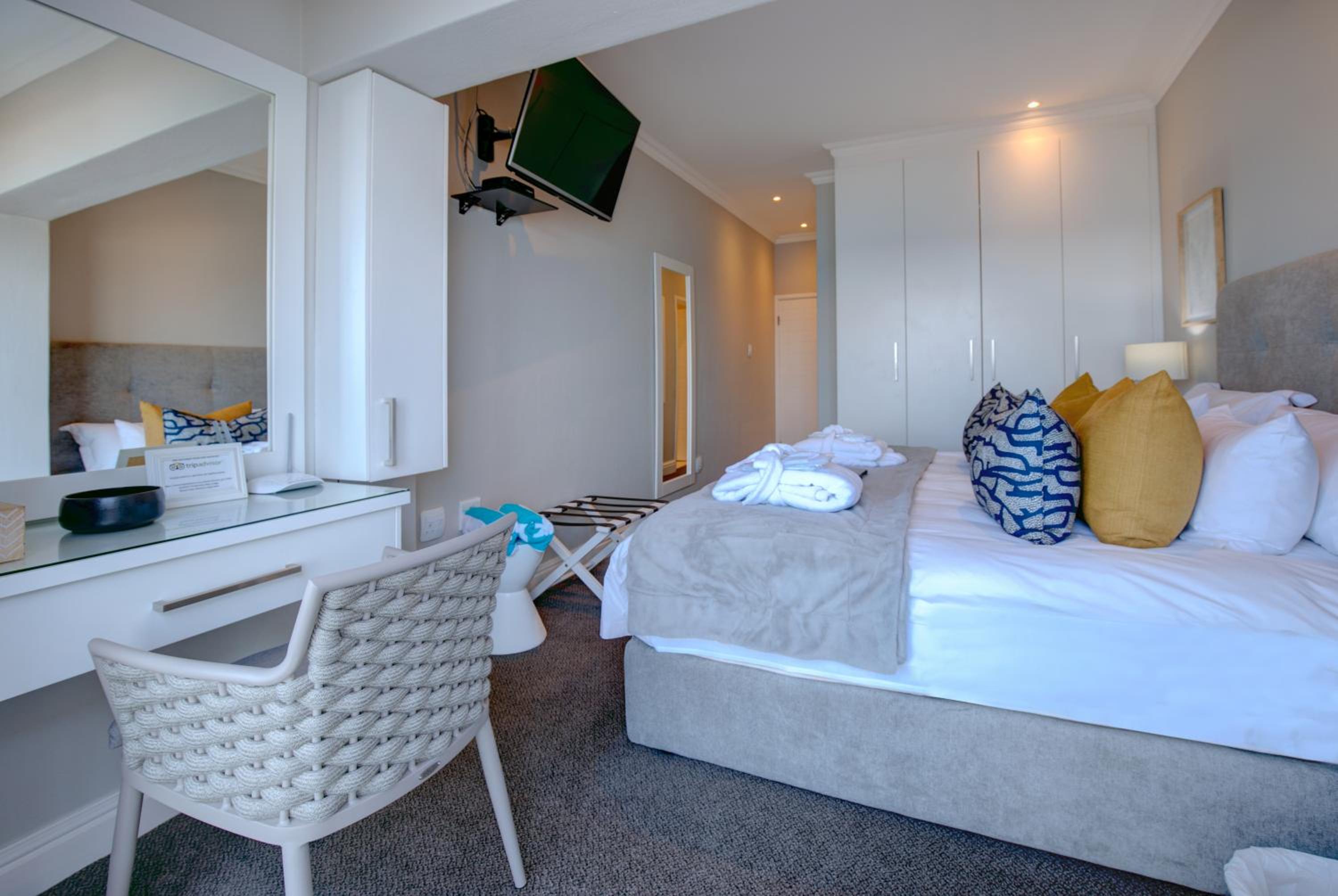 Double Room with Sea View - Photo 3