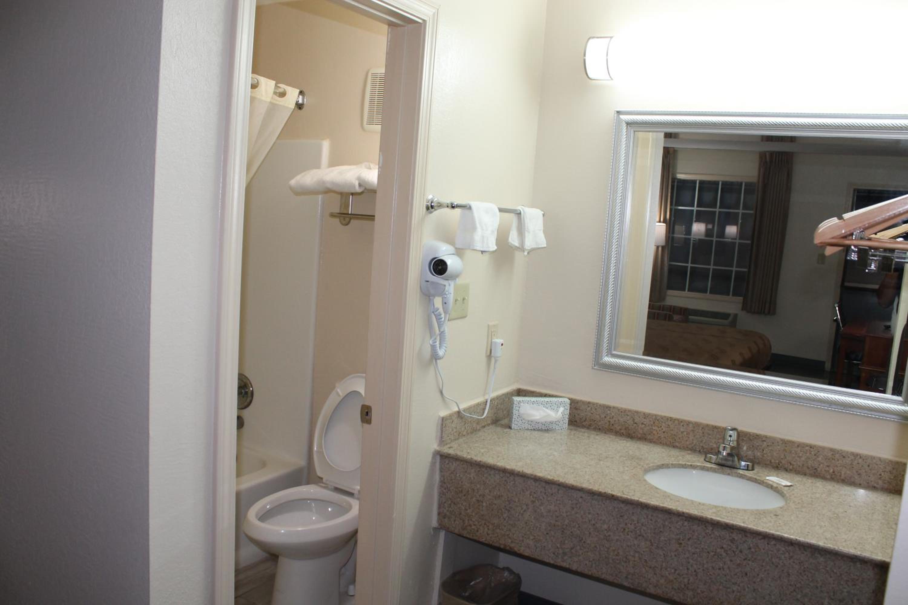 King Room - Non-Smoking - Photo 3