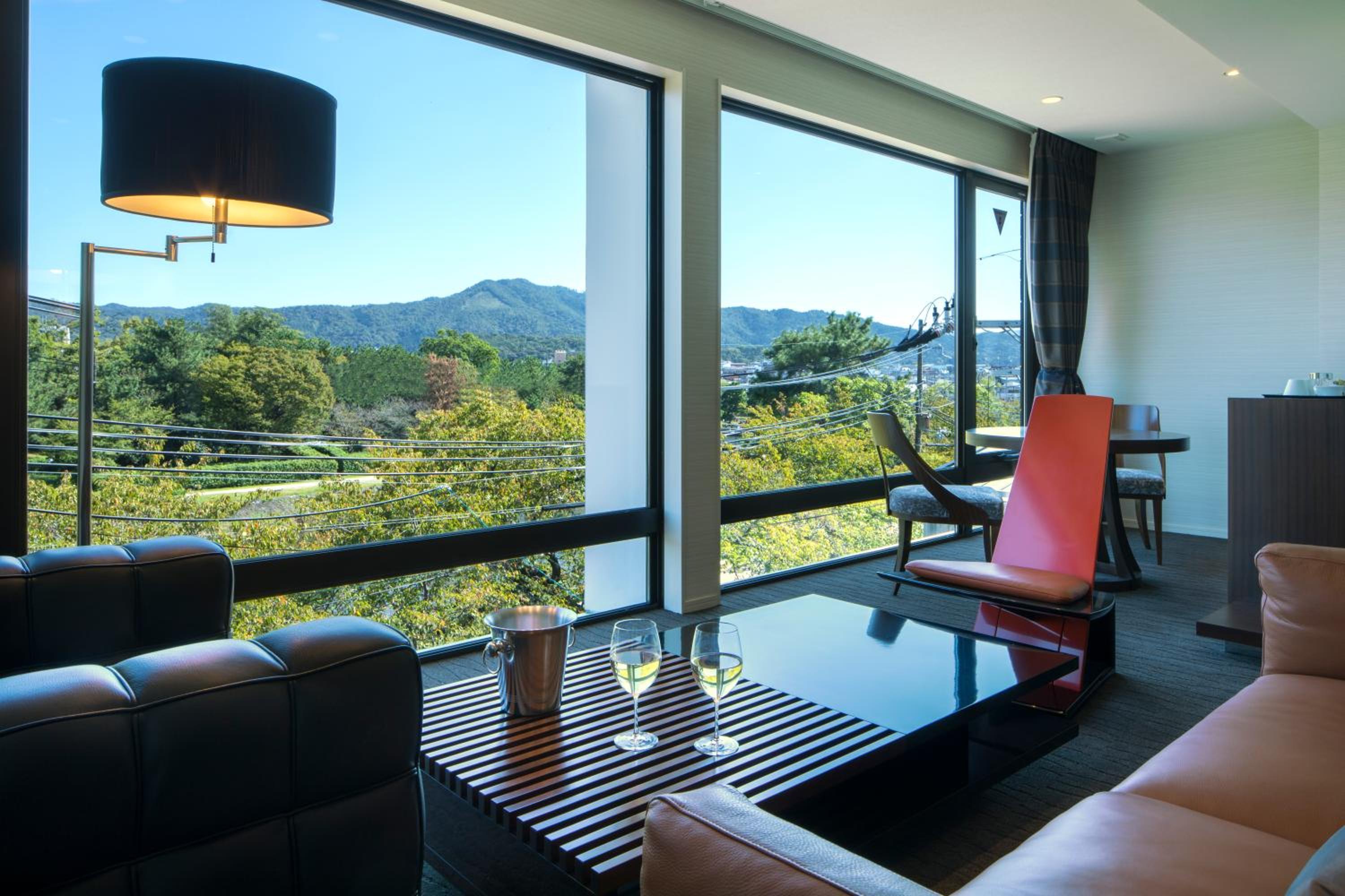 Suite with Spa Bath thumbnail 6