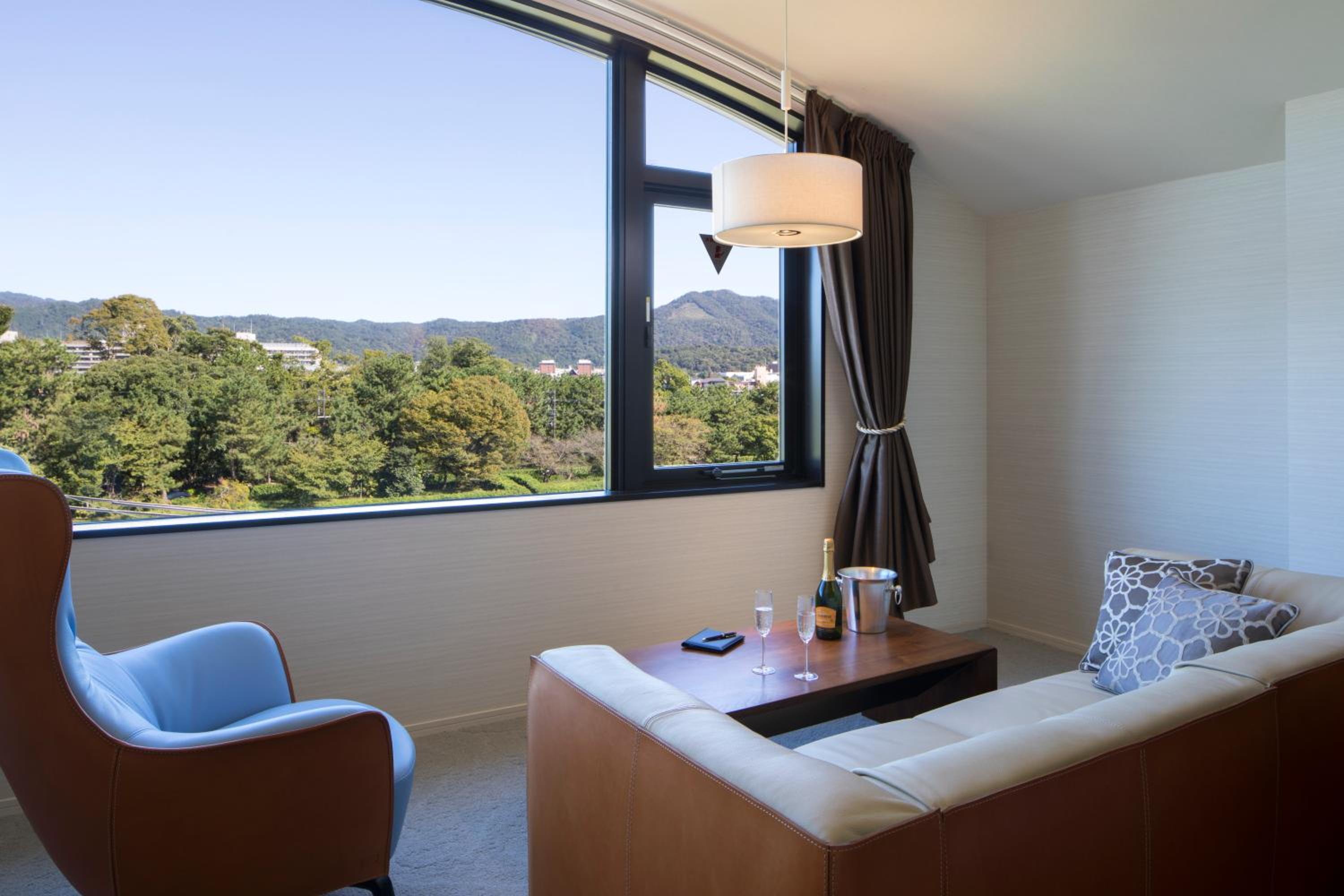 Deluxe Twin Room B