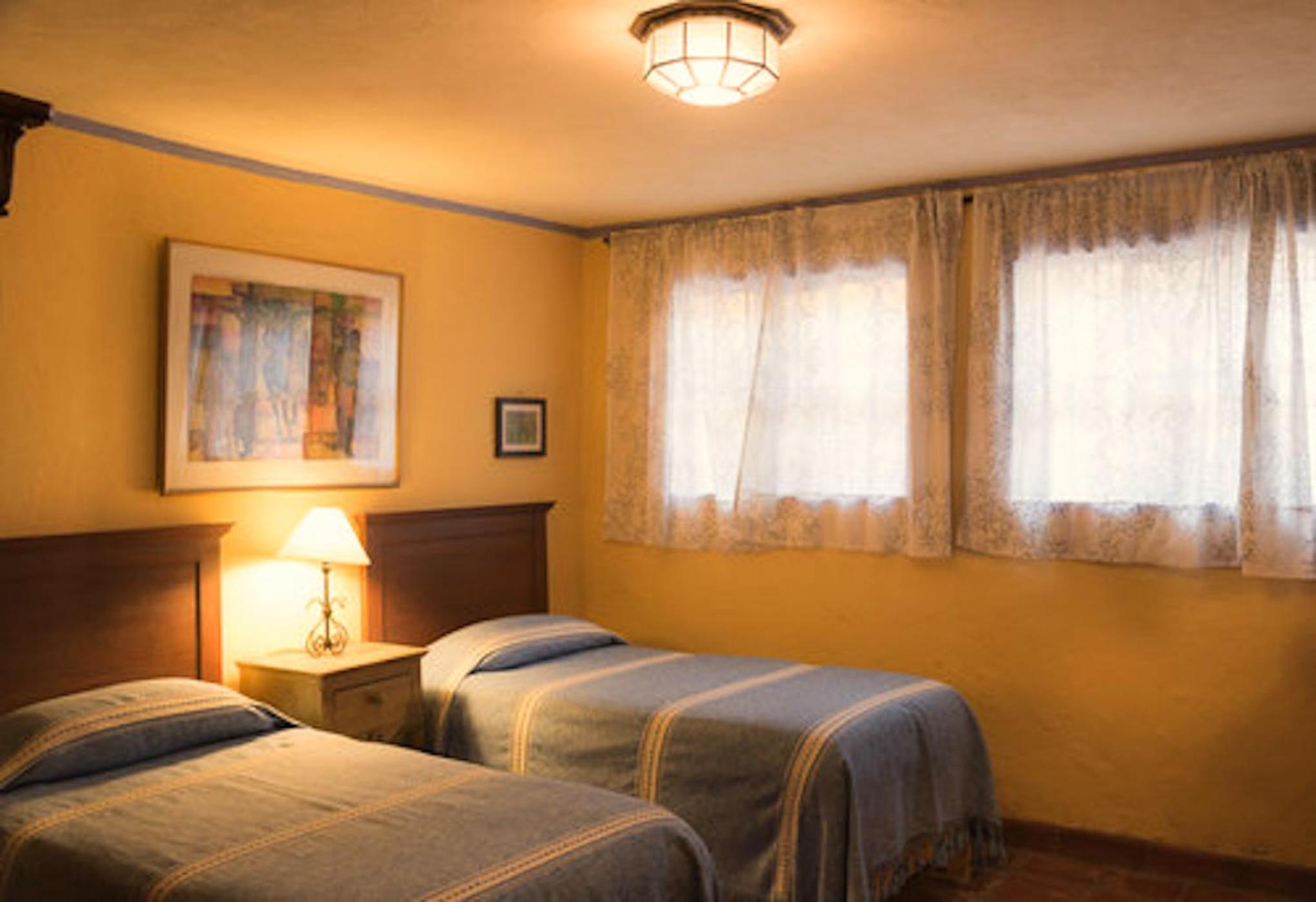 Deluxe Double Room with Shower - Photo 8