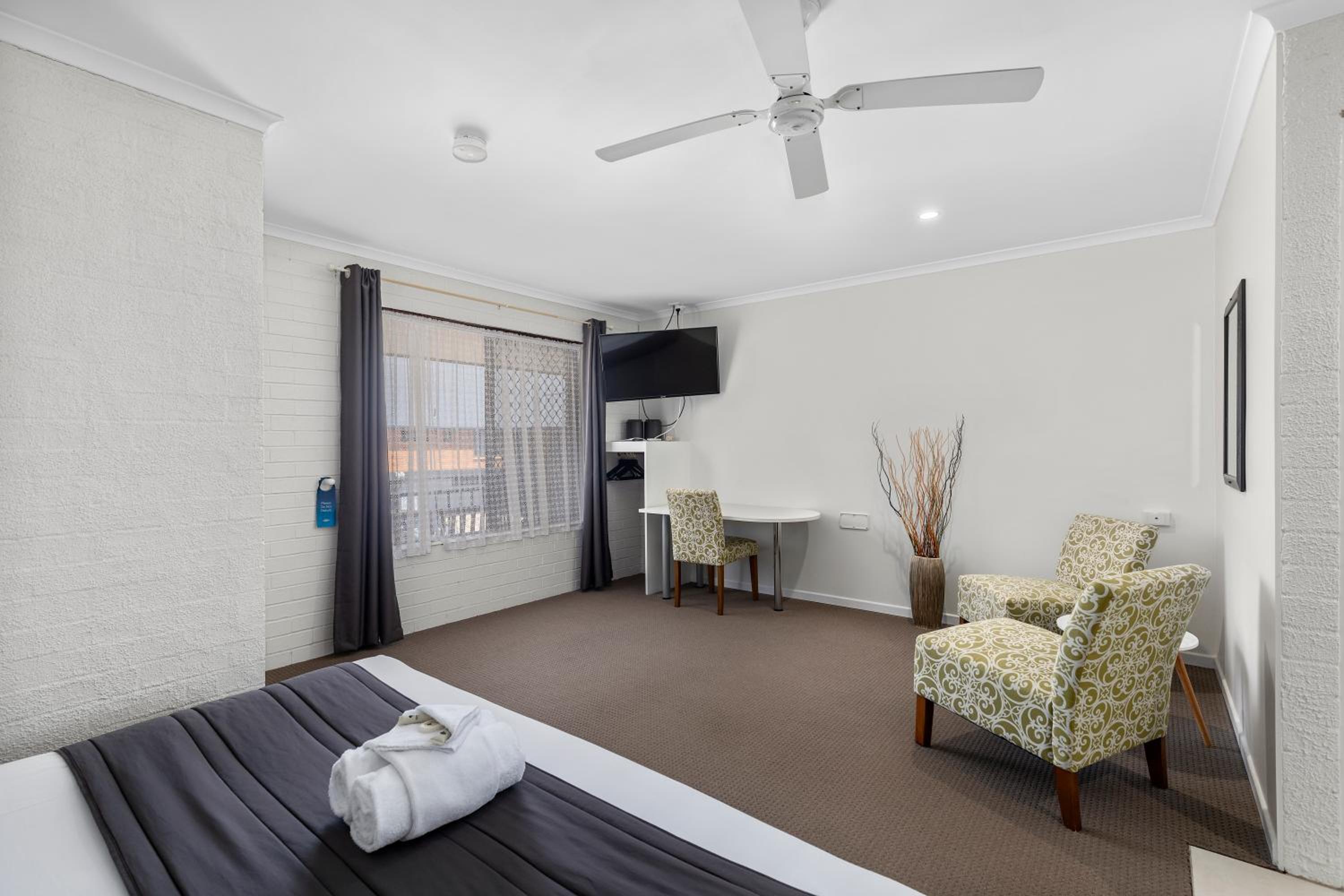 King Suite with Spa Bath photo 3