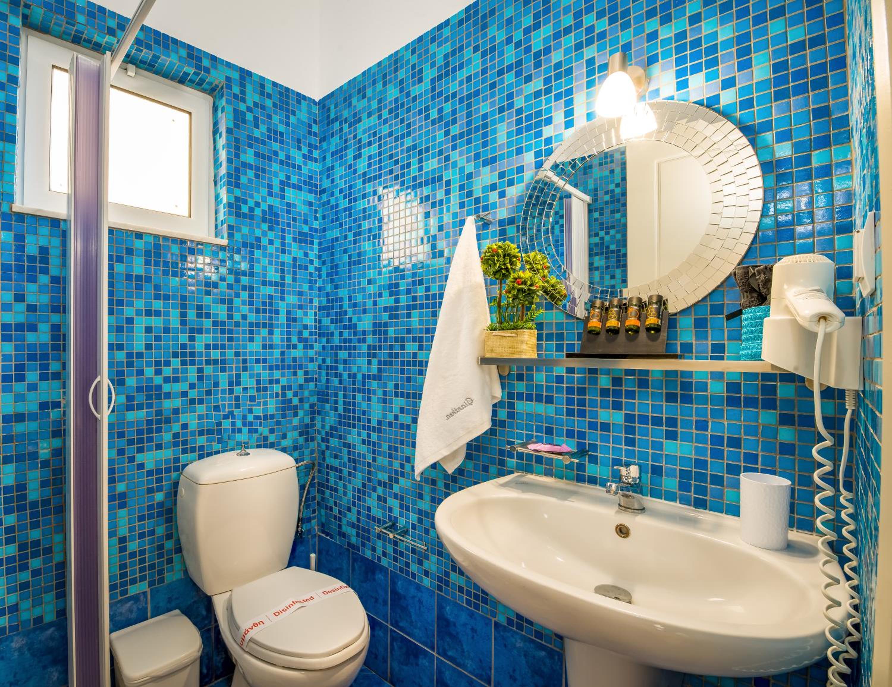 Double Room with Garden and Pool View photo 3