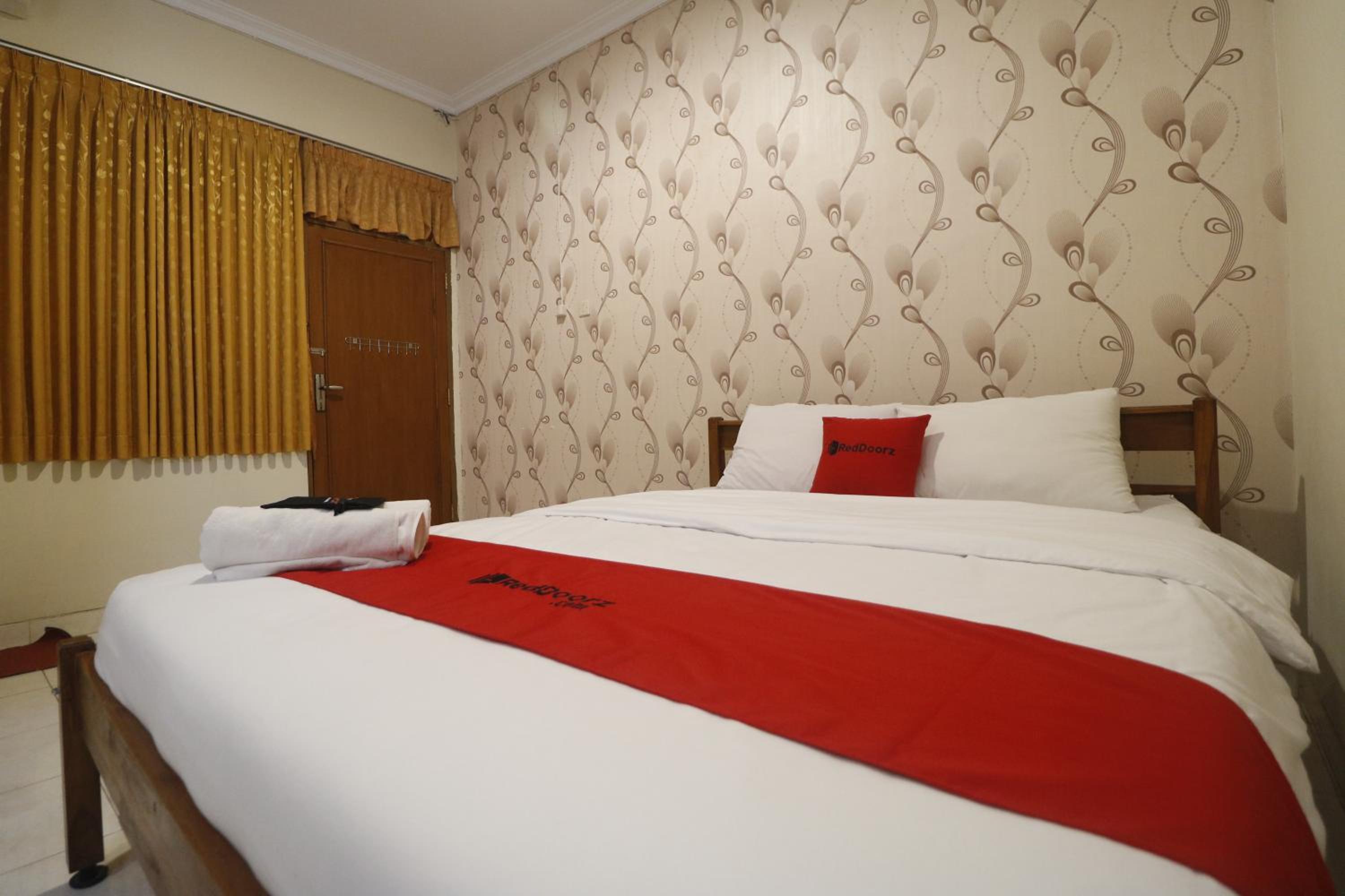 Deluxe Room - Photo 5