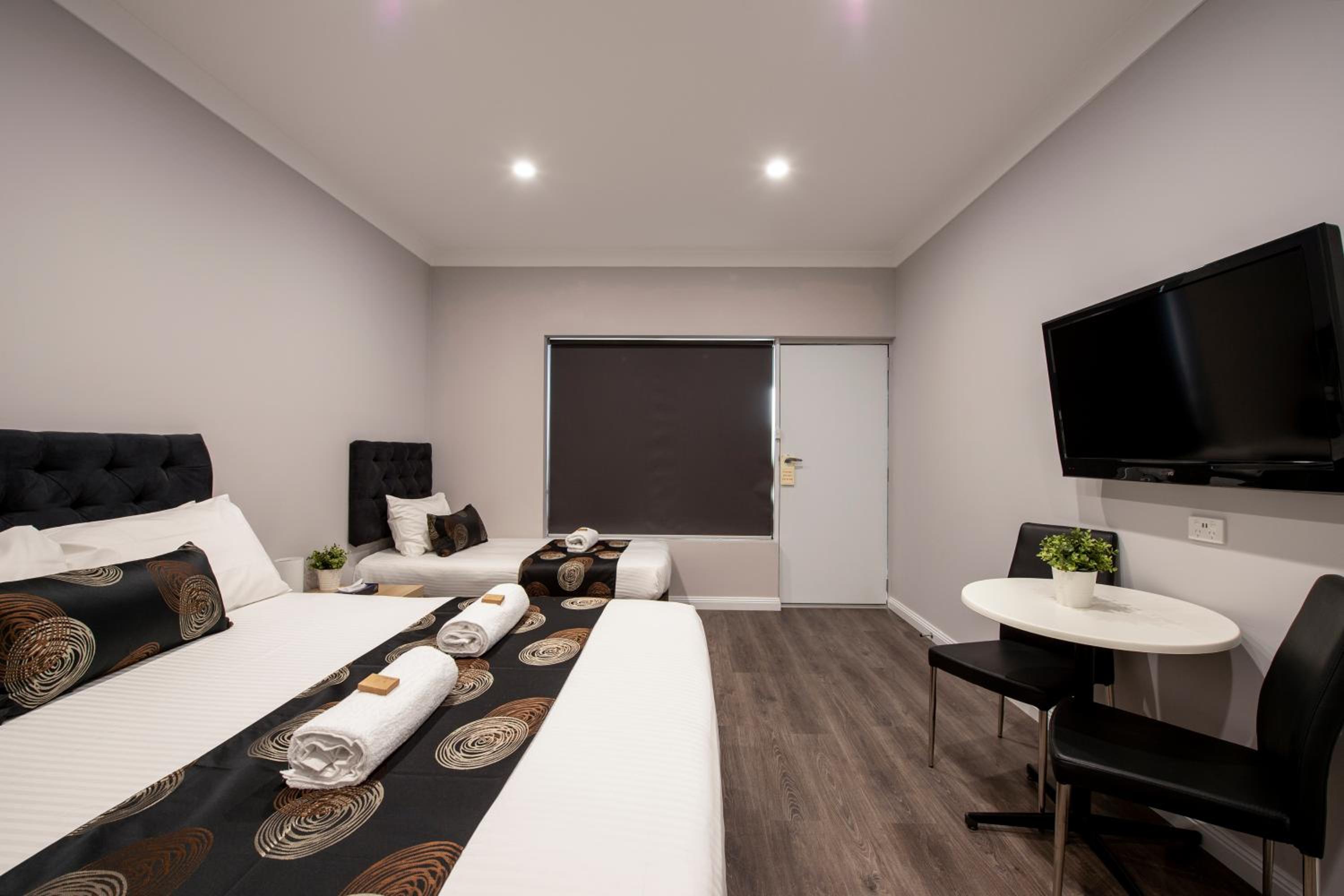 Queen Room - Photo 7