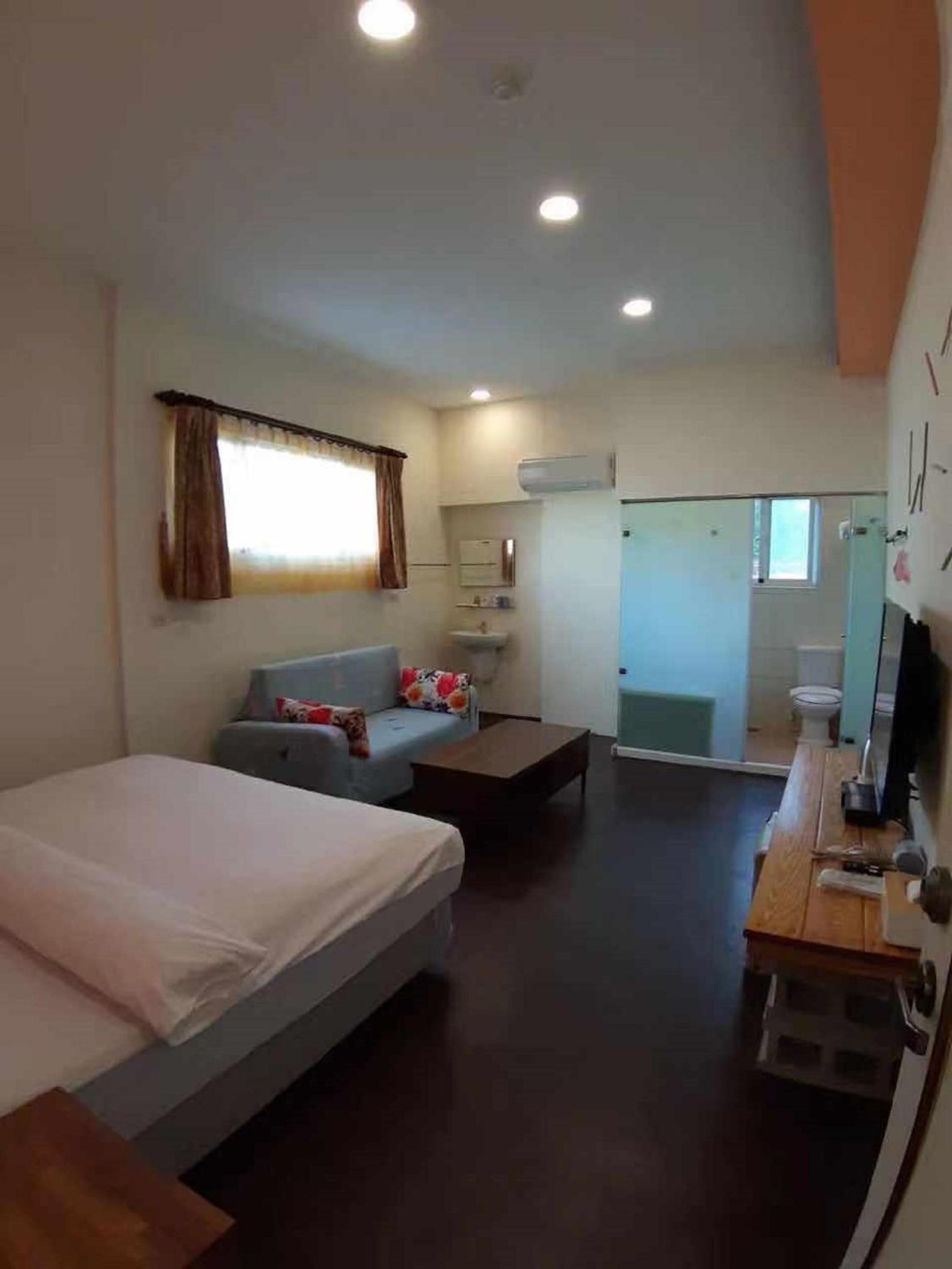 Queen Room photo 3