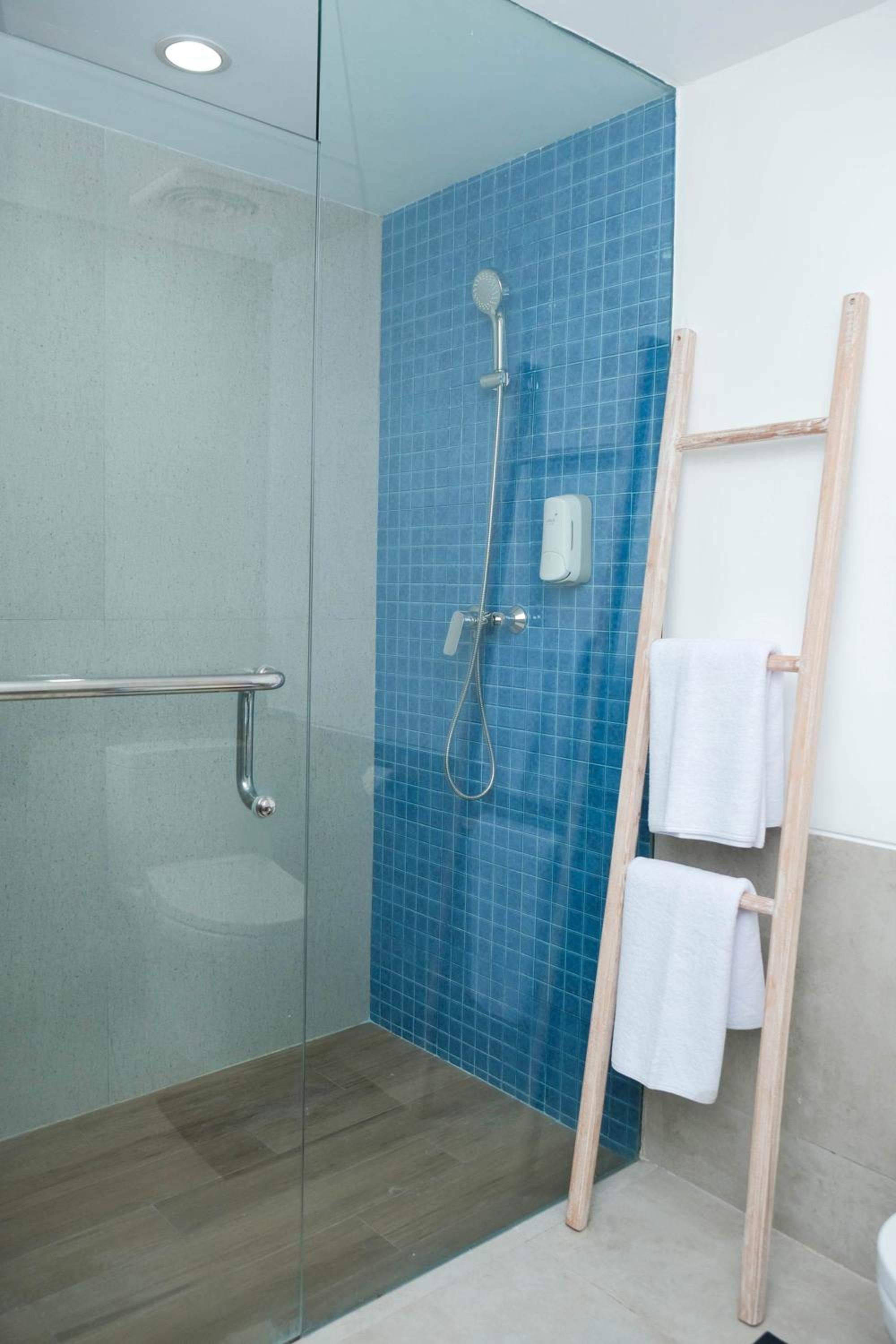 Superior Twin Room with Balcony - Photo 4