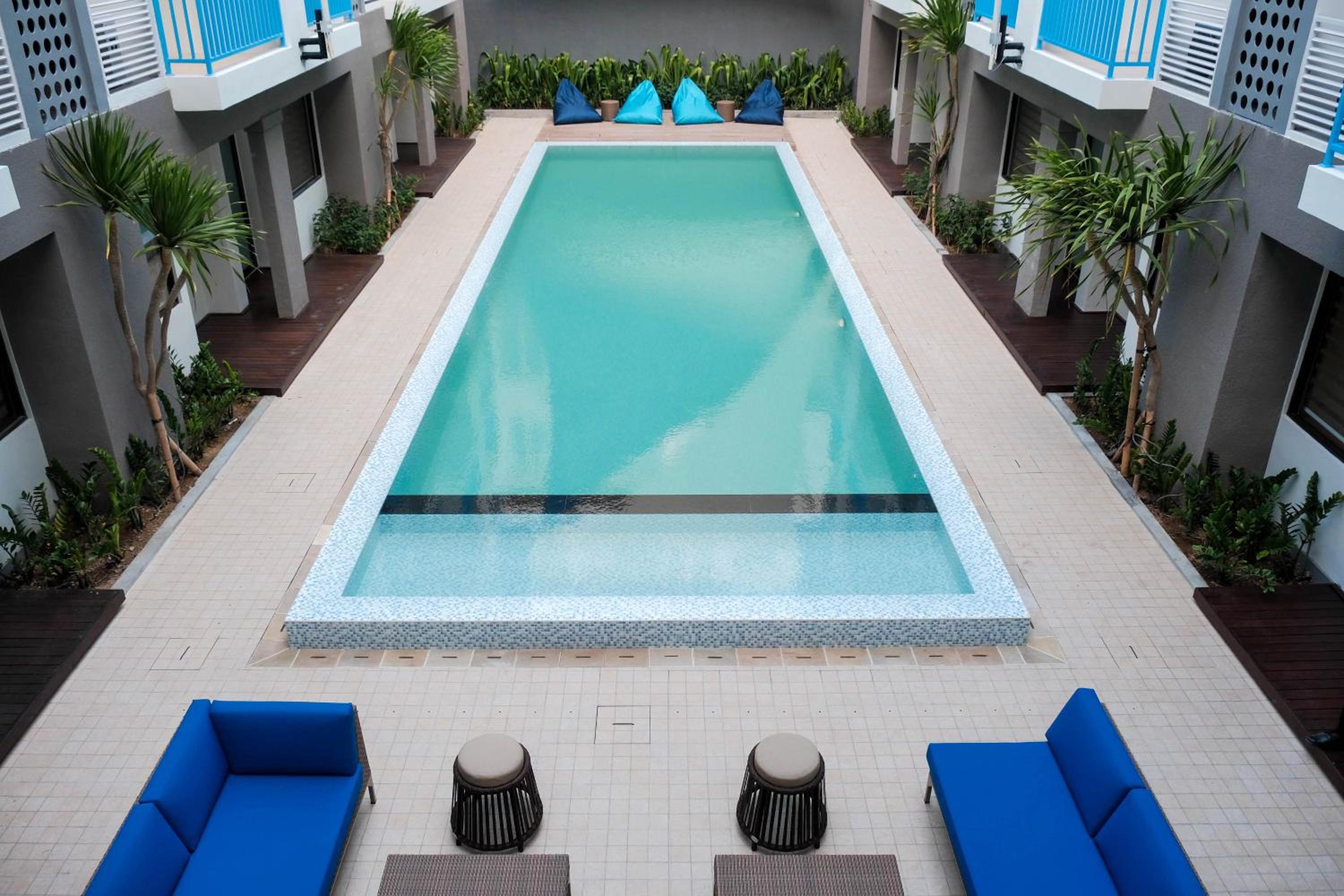 Deluxe Twin Room with Pool Access - Photo 12