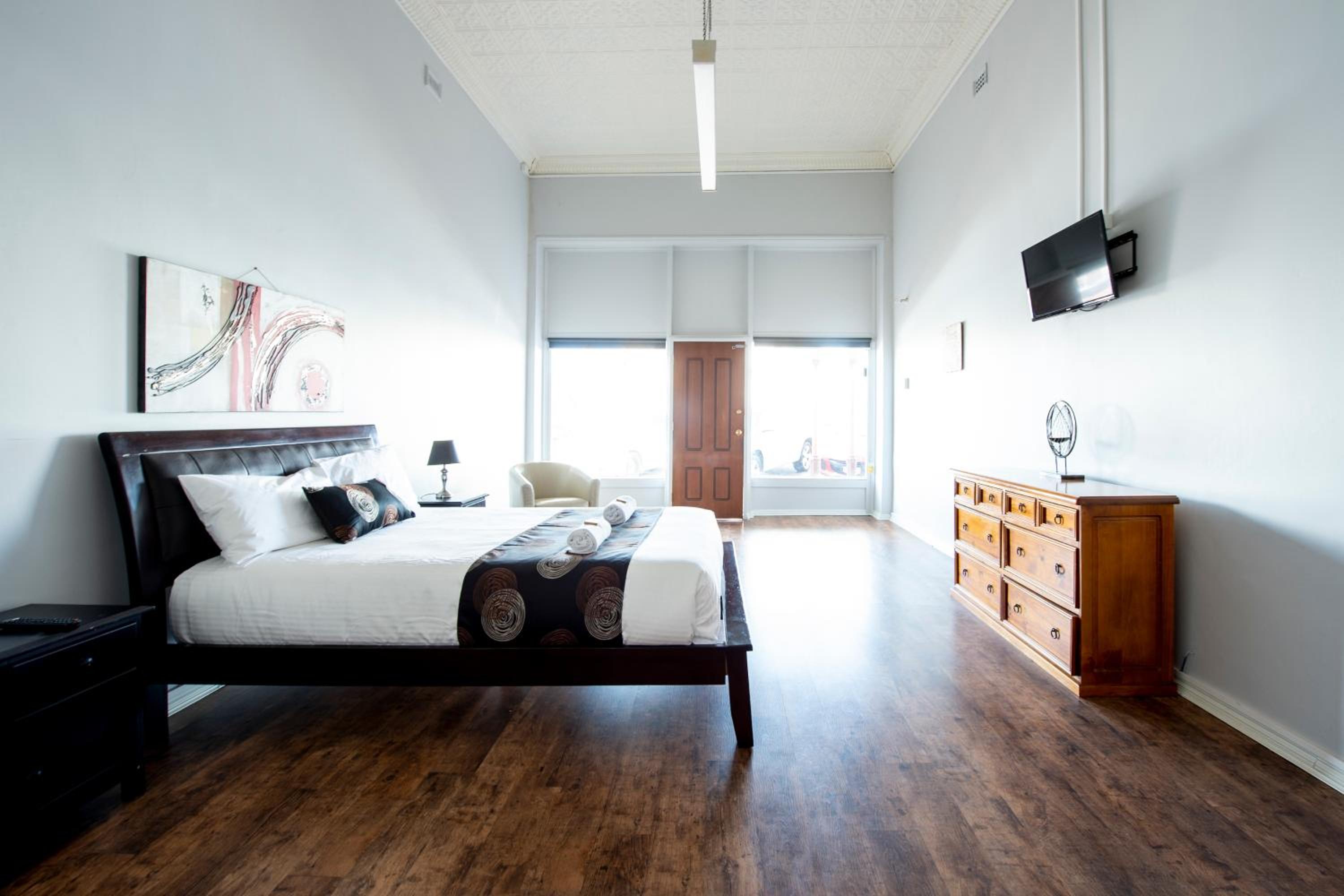One-Bedroom Apartment - Photo 3