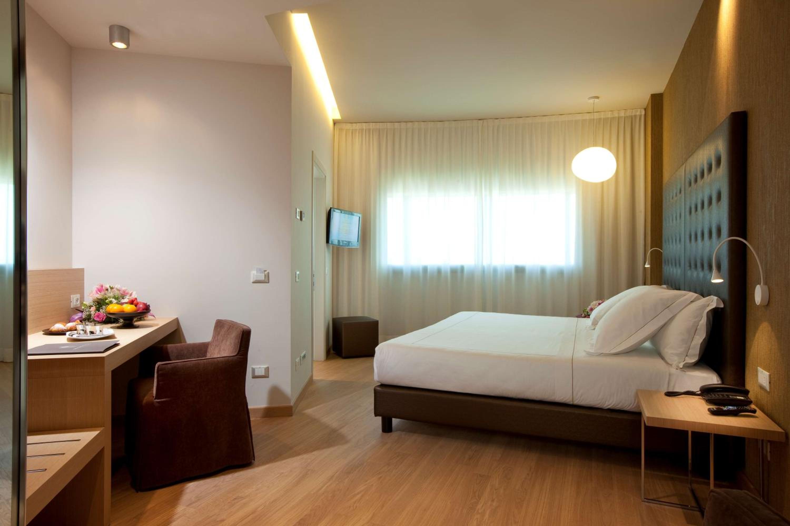 Superior King Room - Photo 1
