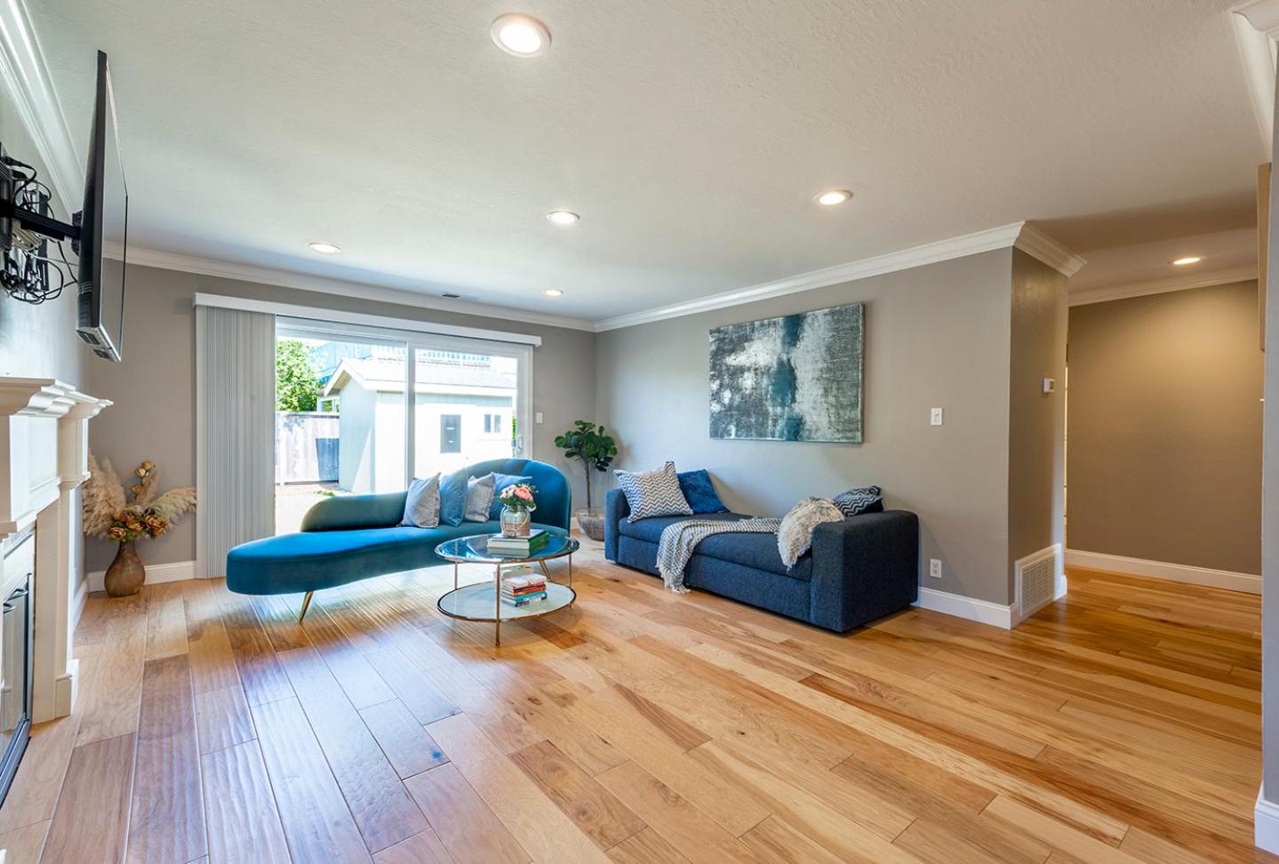 Three-Bedroom House photo 2