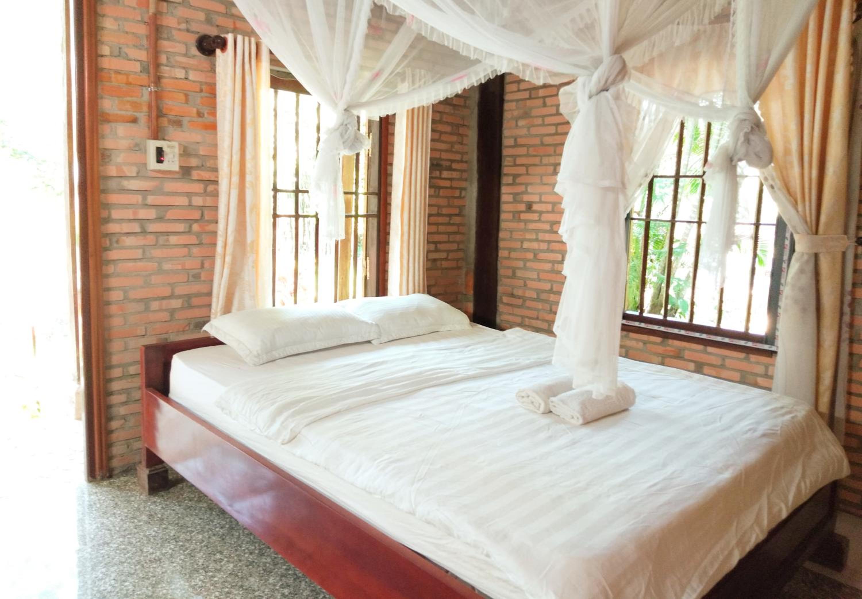 Standard Double Room with River View - Photo 16