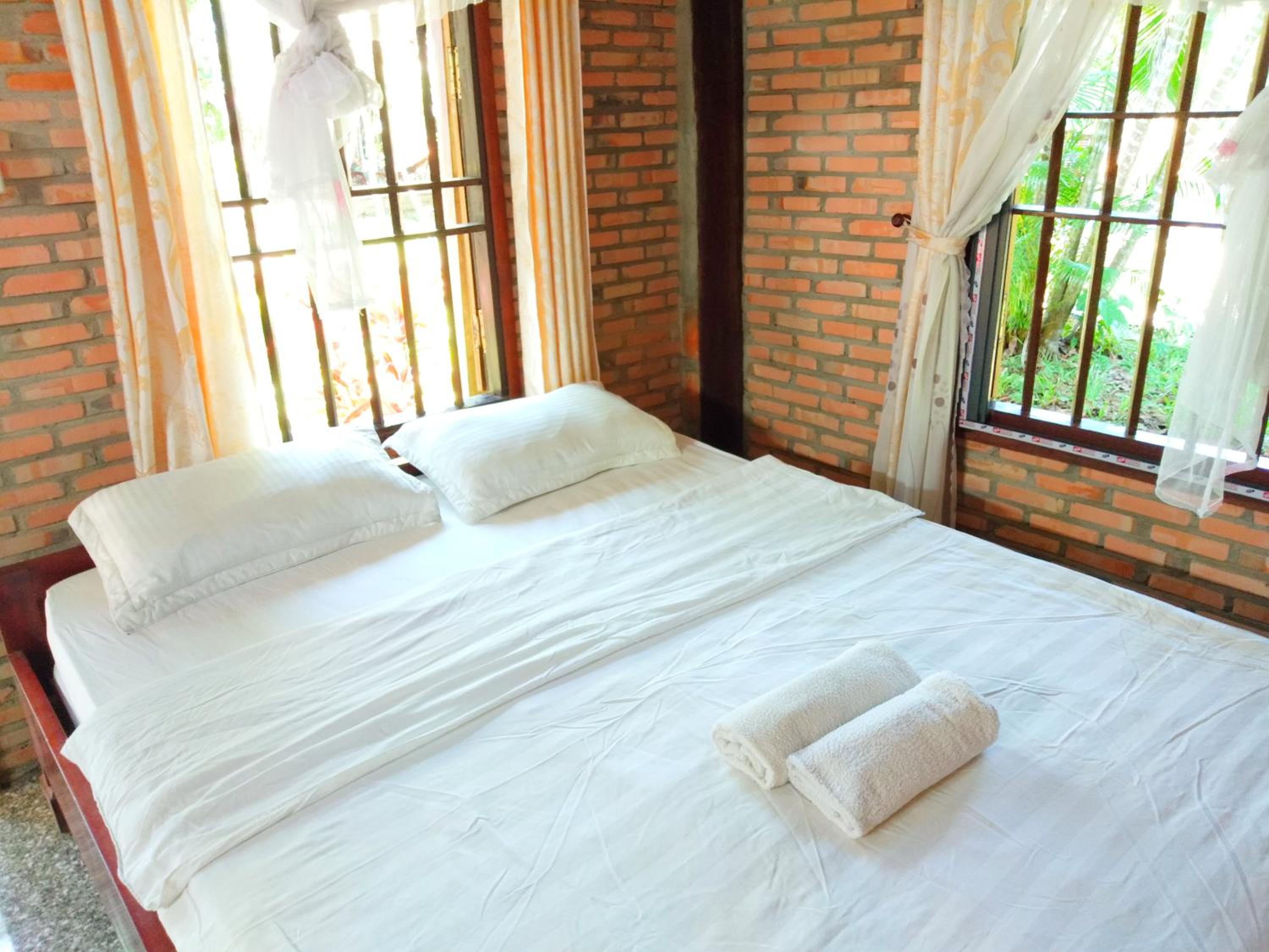 Standard Double Room with River View - Photo 15