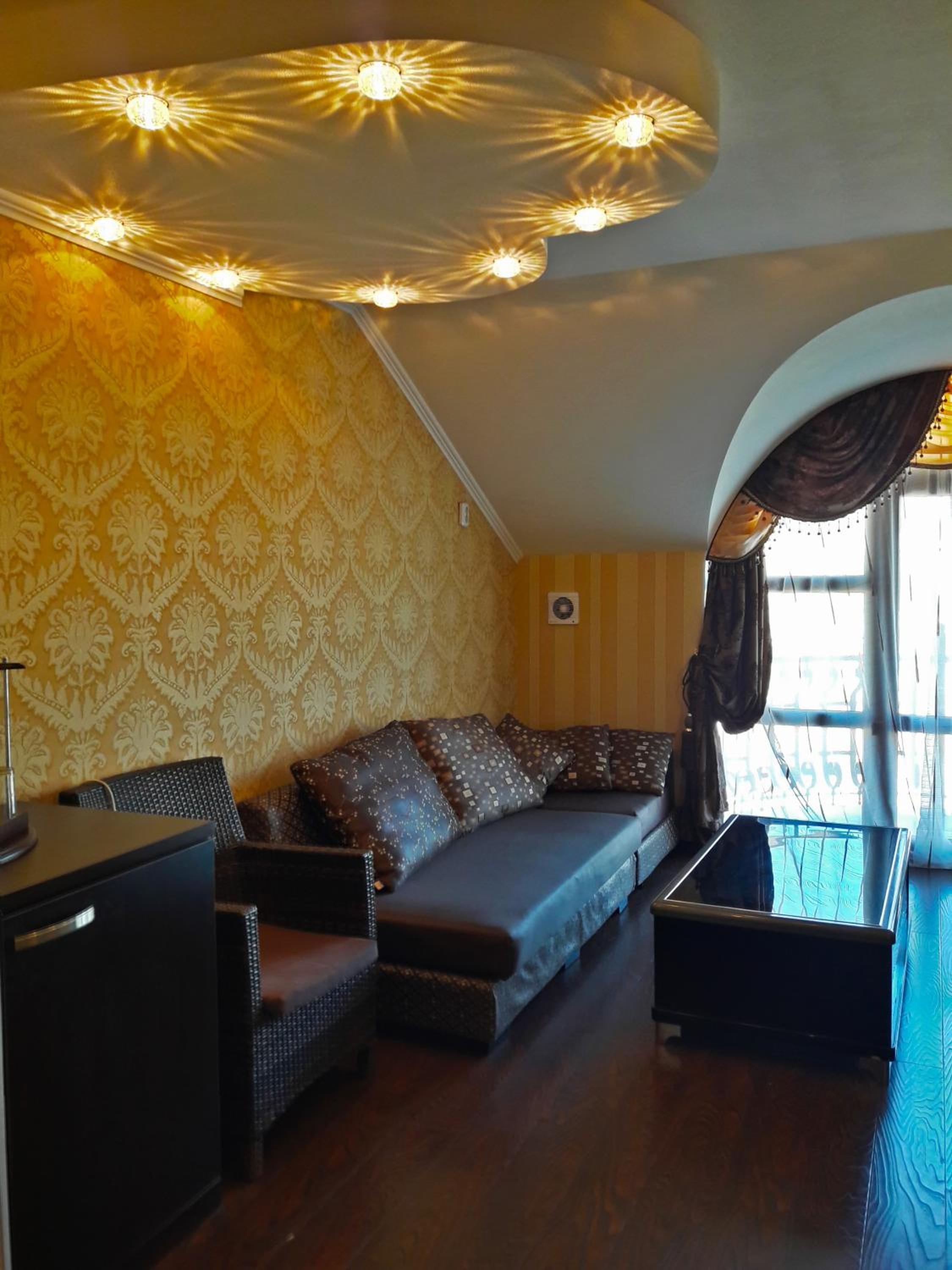 Superior King Suite photo 3