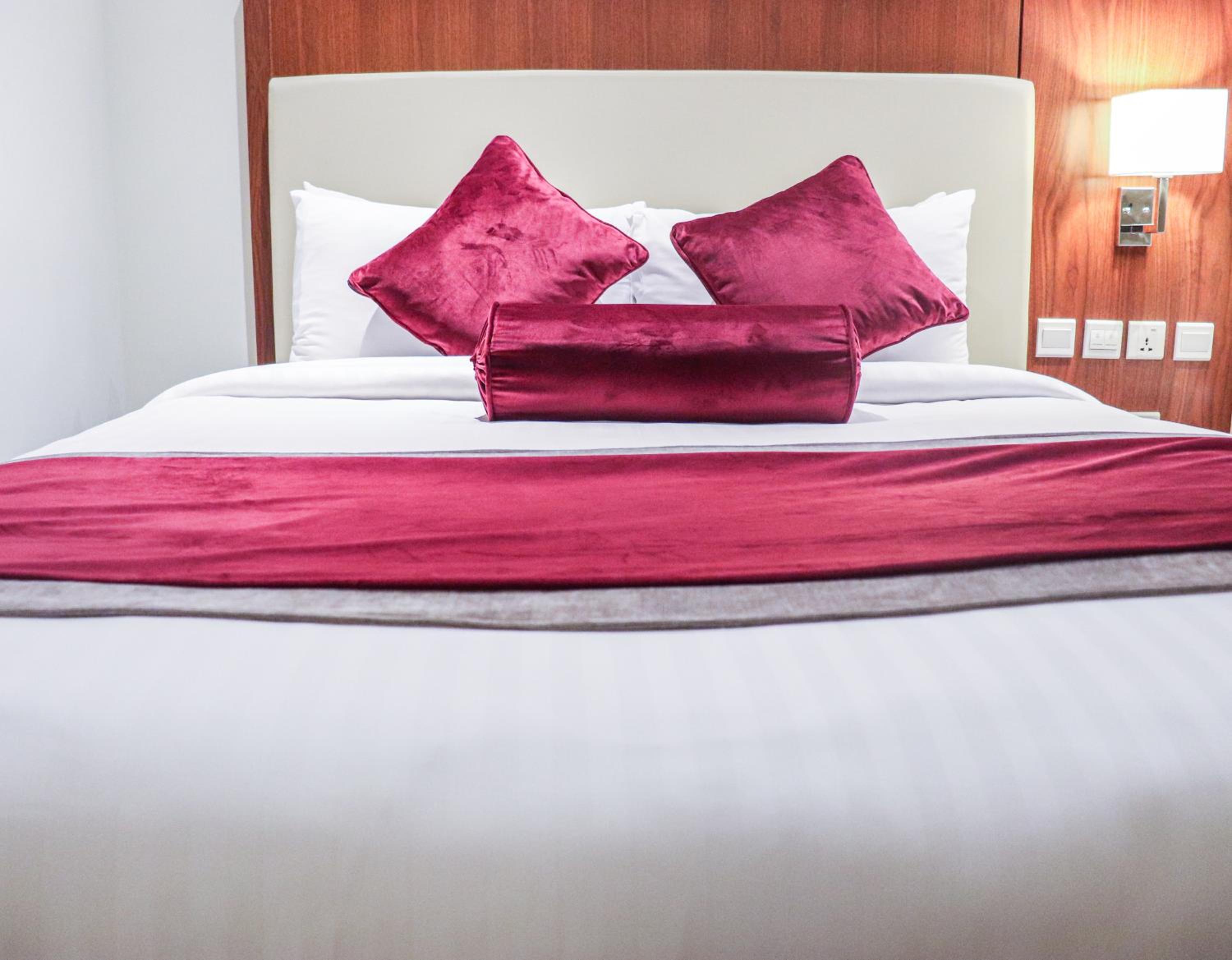 Deluxe Queen Room - Photo 3