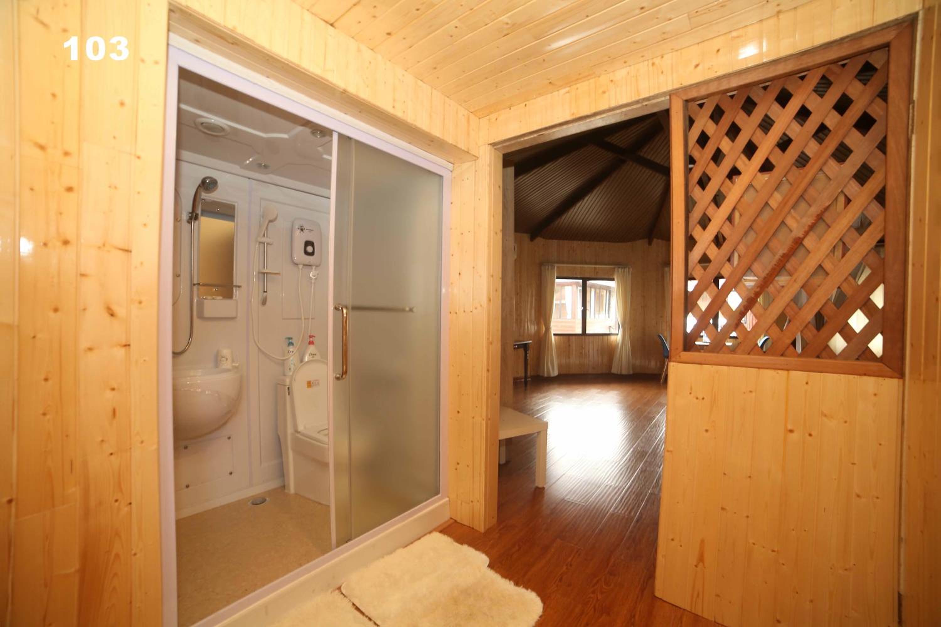 One-Bedroom Chalet - Photo 3