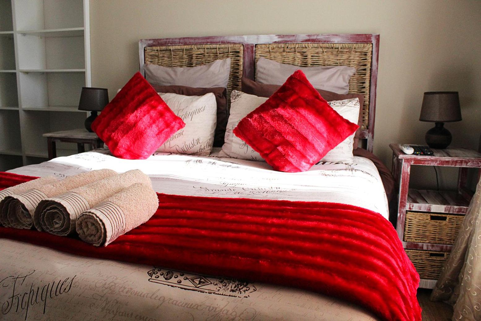 Deluxe Double or Twin Room with Garden View photo 2