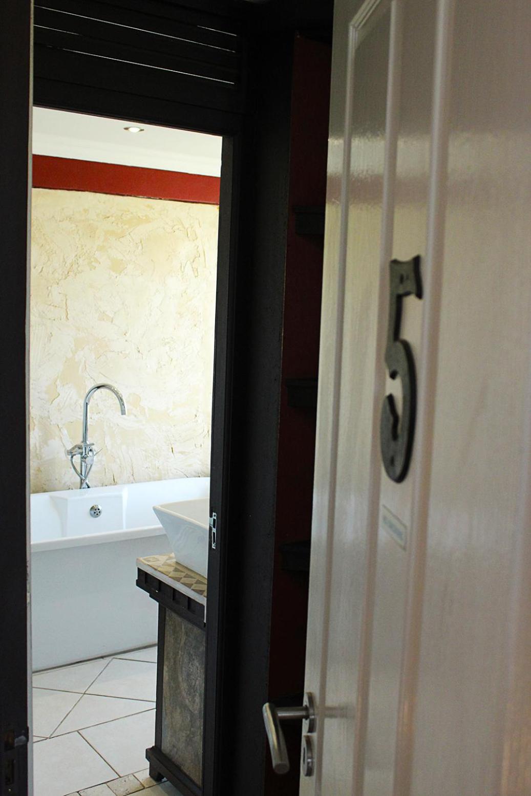 Deluxe Double or Twin Room with Garden View photo 3