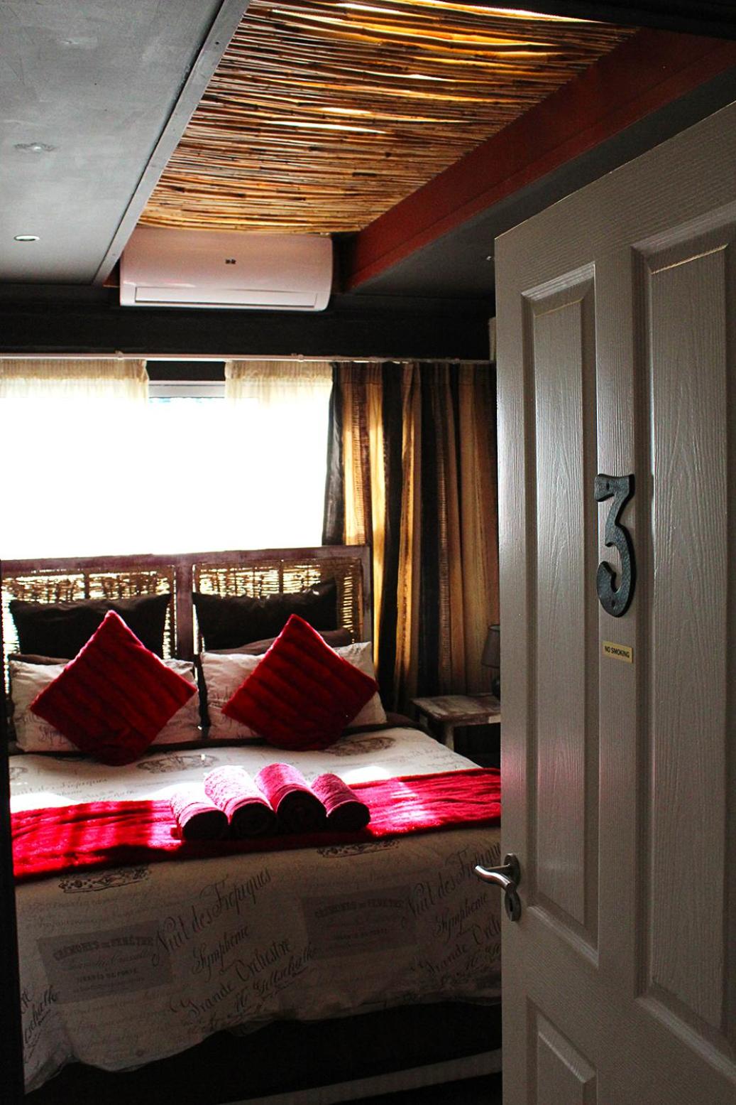 Economy Twin Room photo 1
