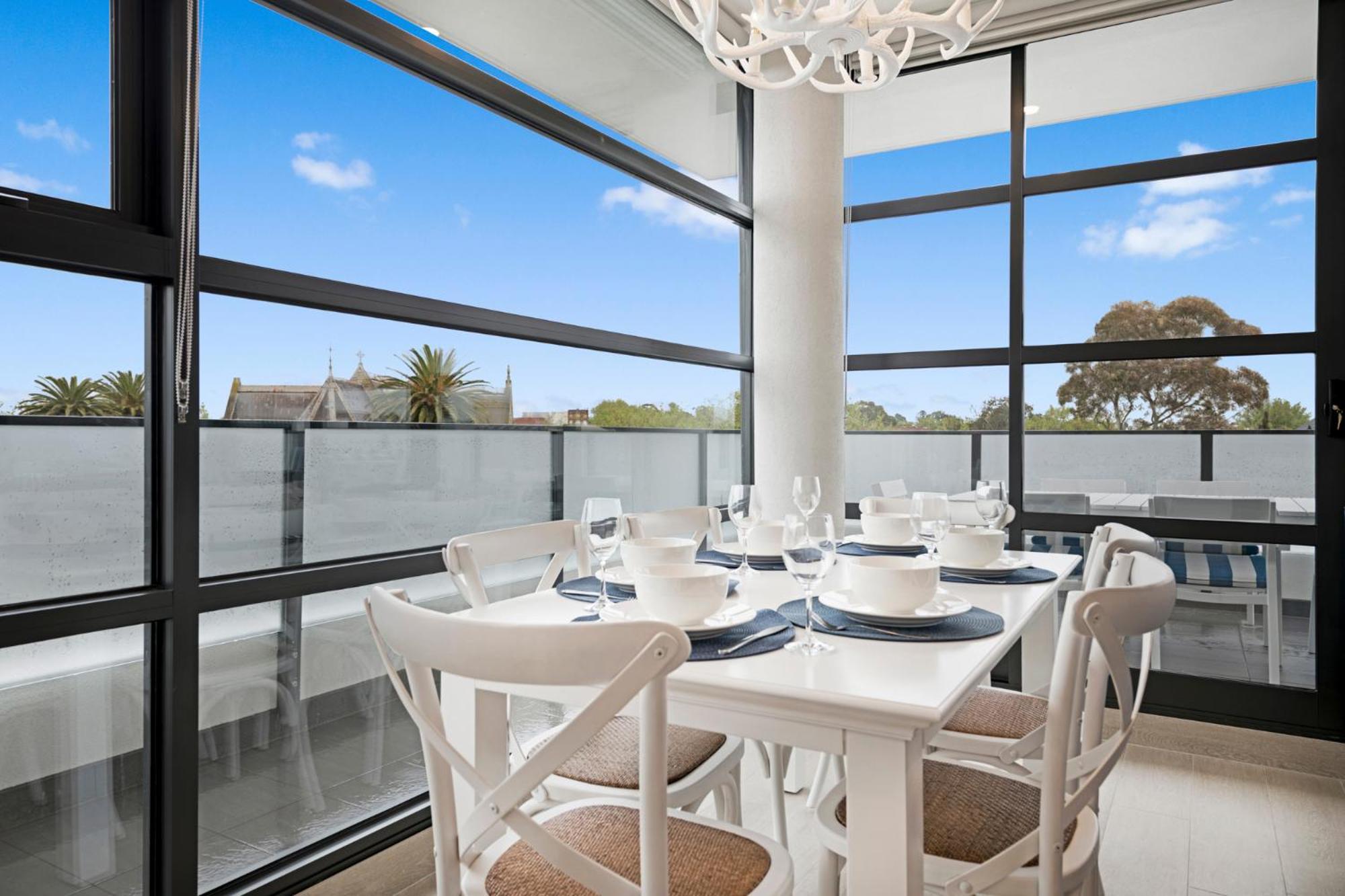 One-Bedroom Premier - Photo 2