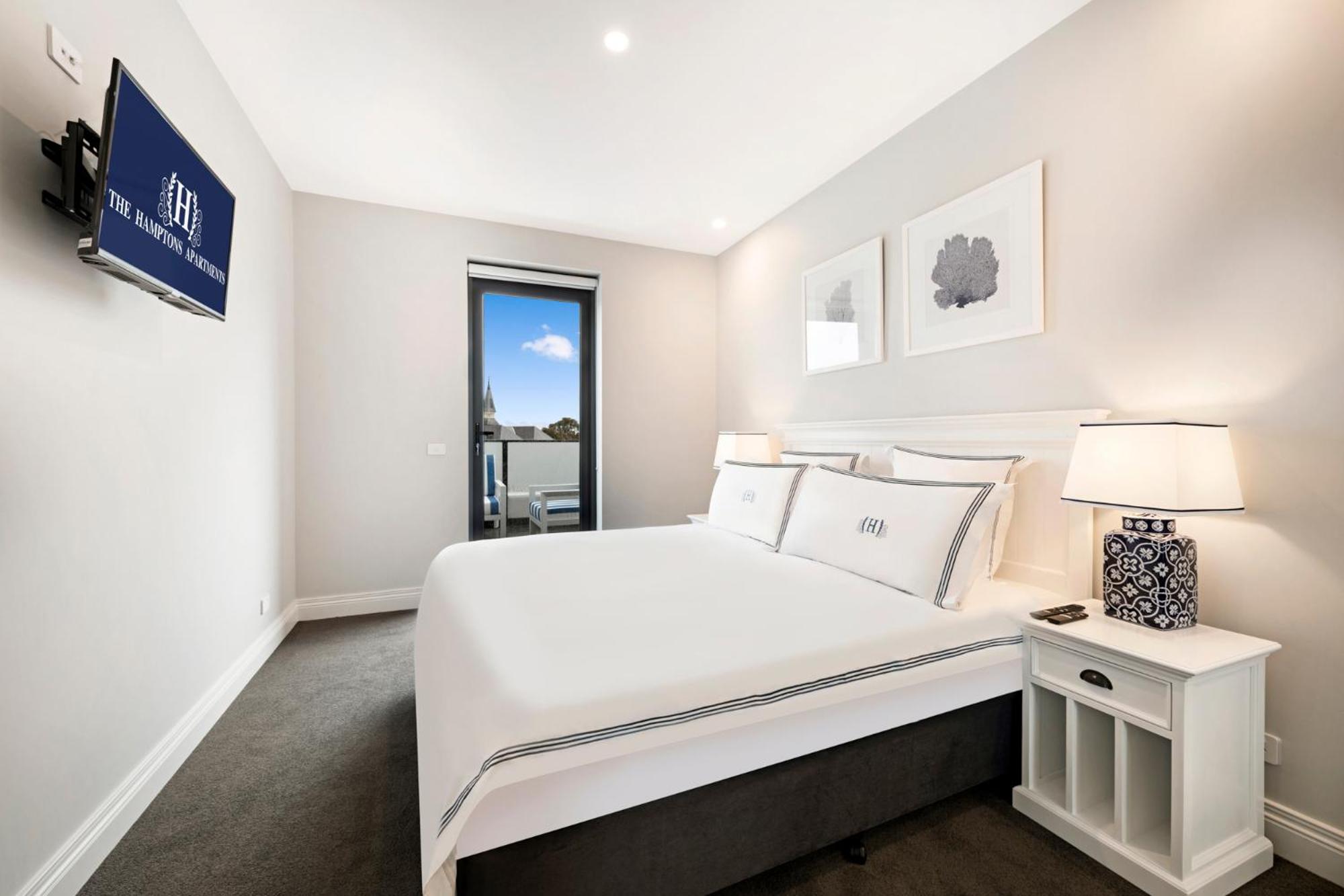 One-Bedroom Premier - Photo 13