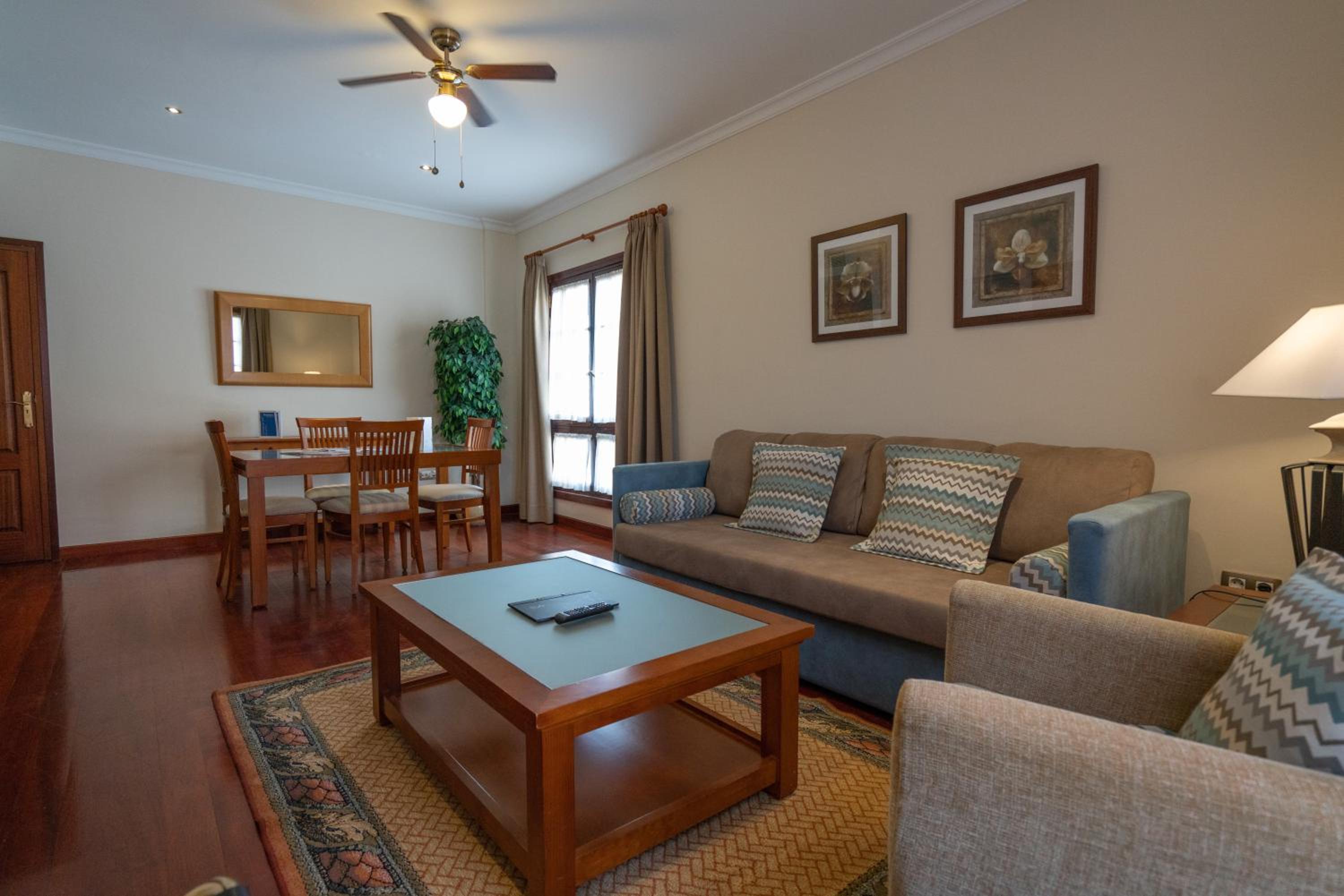 Family Room photo 3