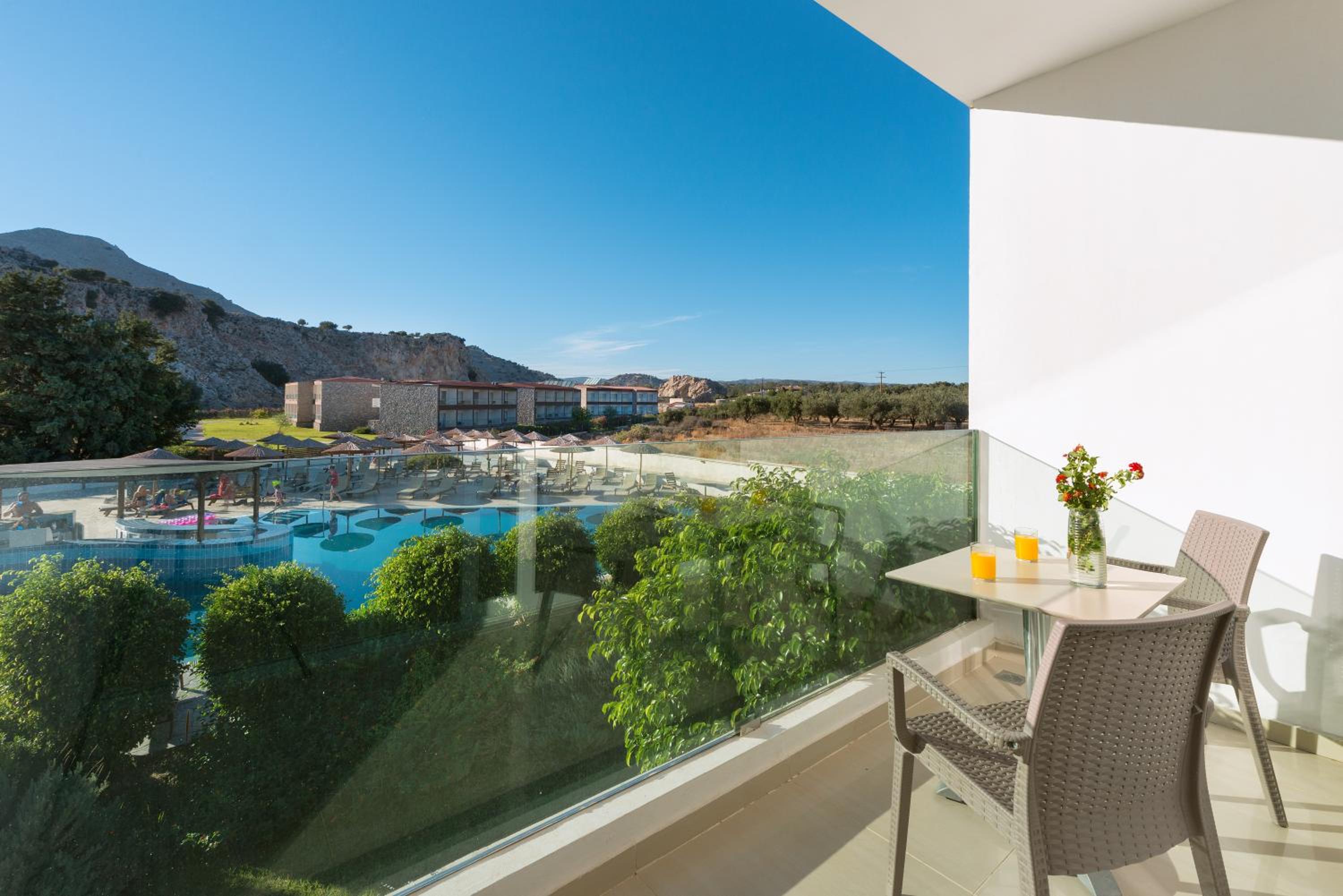 Double or Twin Room with Balcony - Photo 3